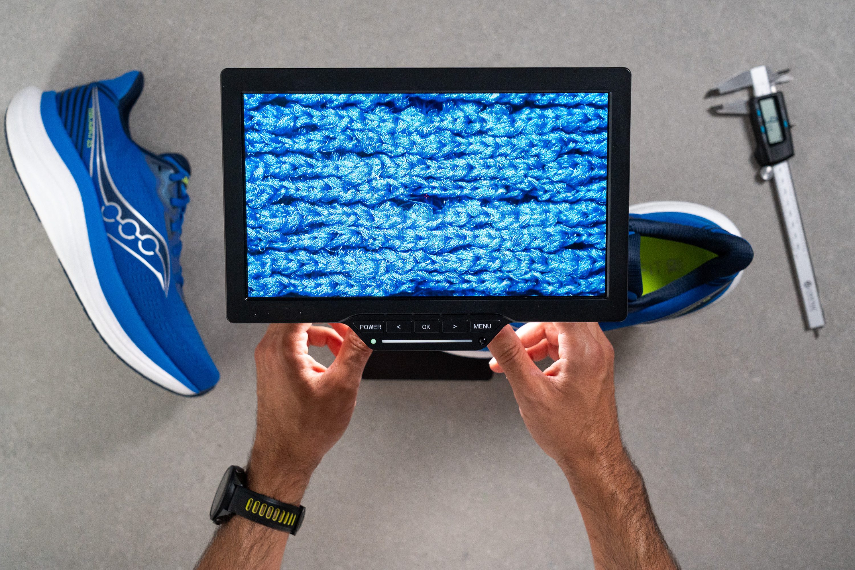 Saucony Triumph 23 microscope