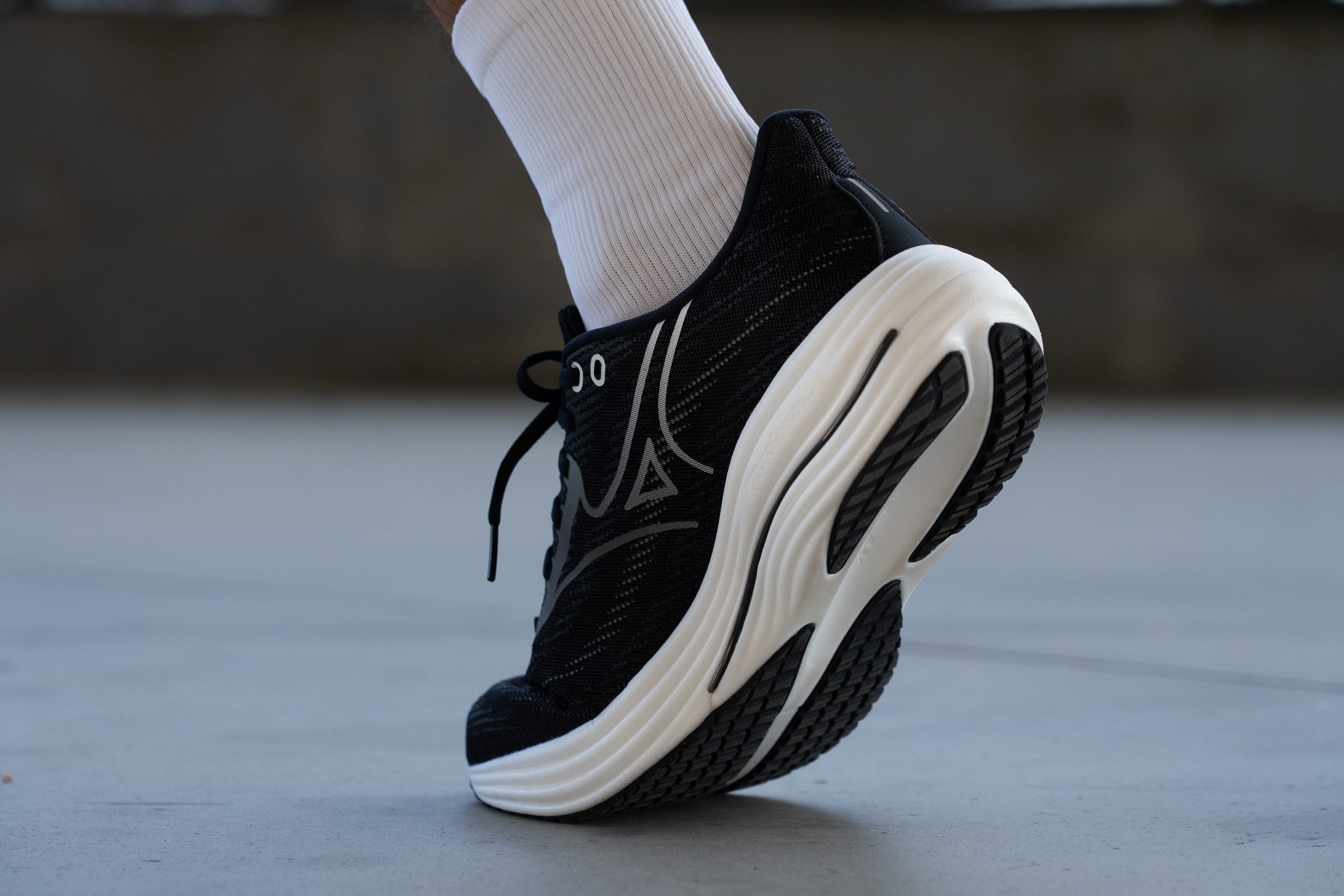 Mizuno Wave Rider 29 heel side