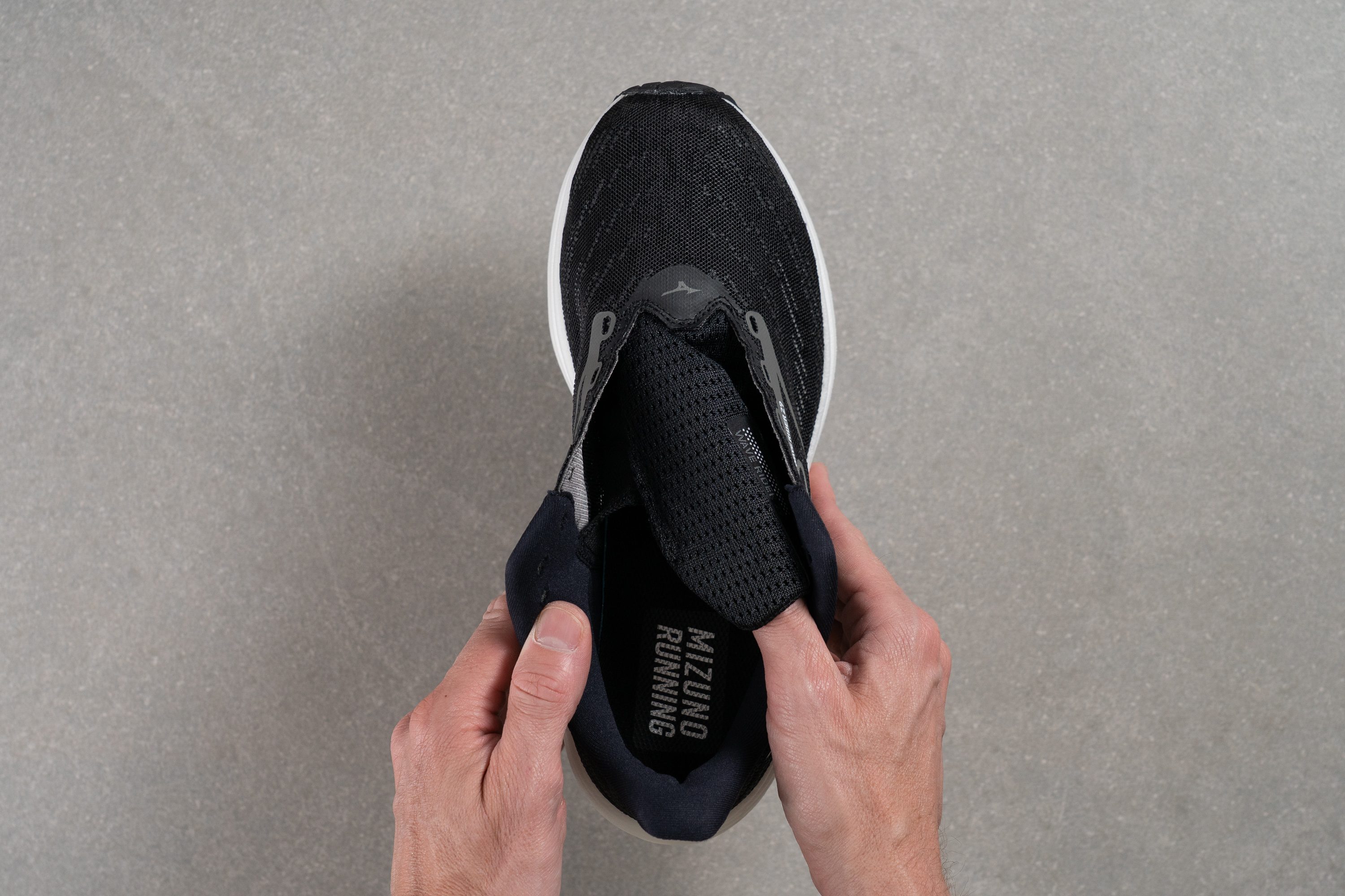 Mizuno Wave Rider 29 Tongue: gusset type