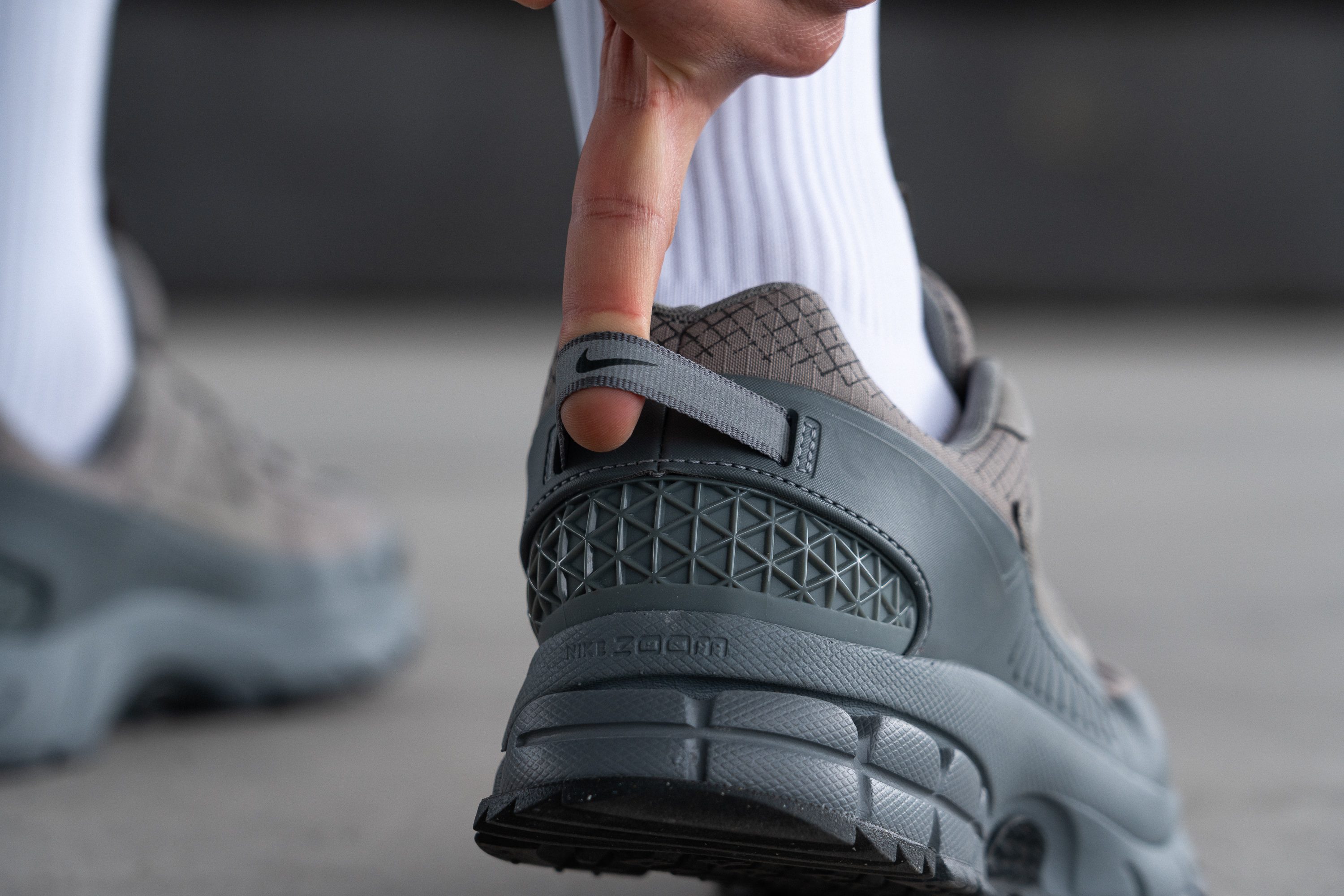 Nike Zoom Vomero Roam Heel tab