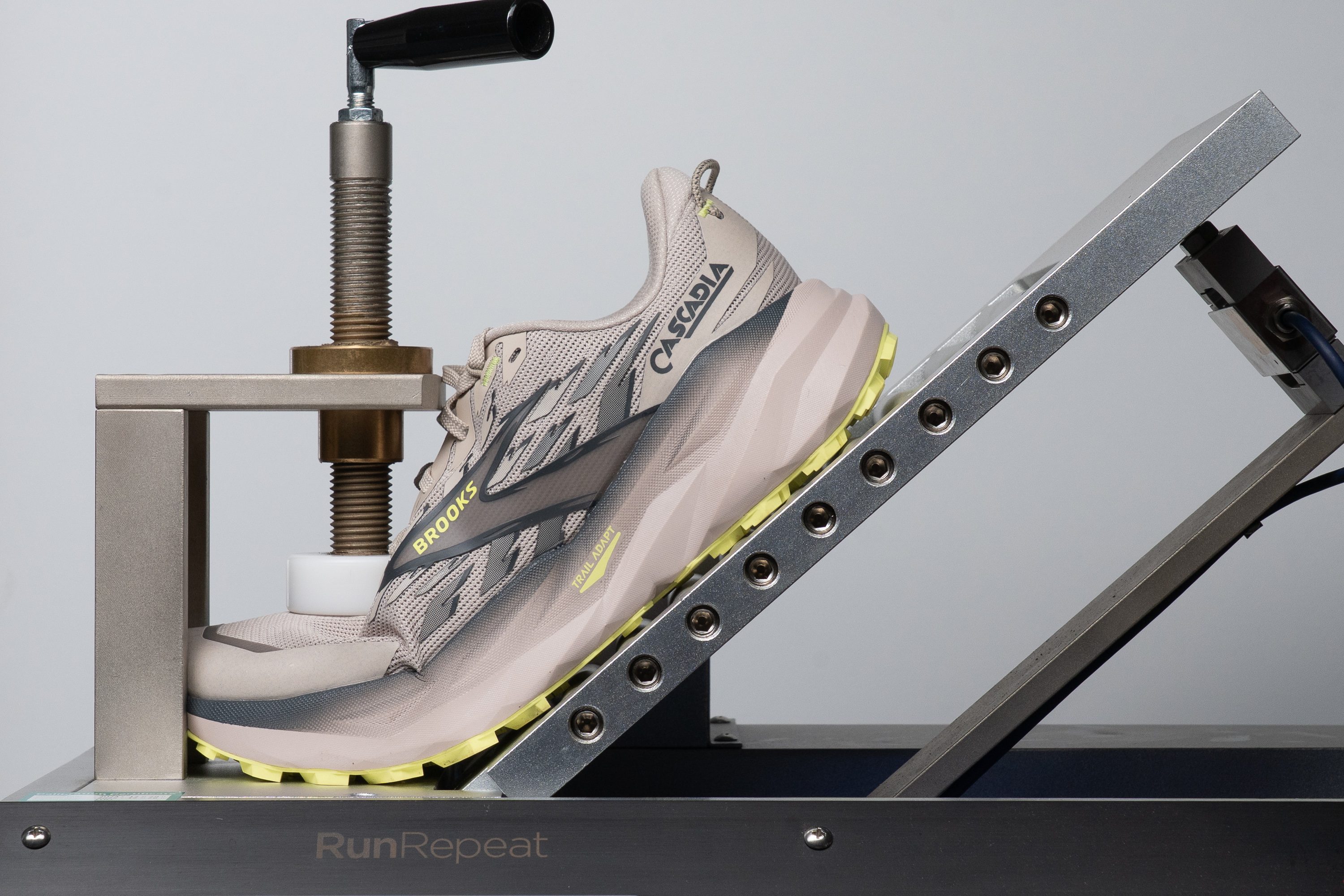 Brooks Cascadia 19 Flexibility / Stiffness