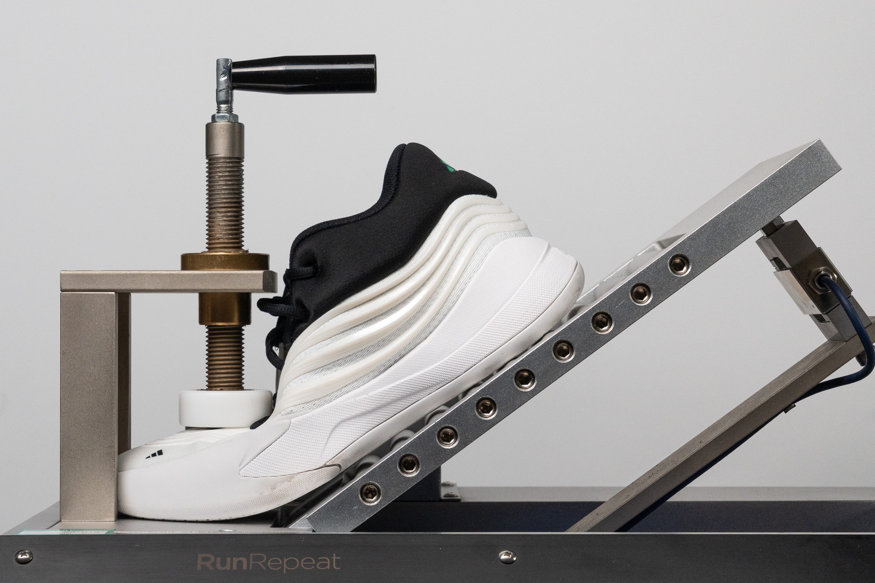 Adidas Dame X Flexibility / Stiffness