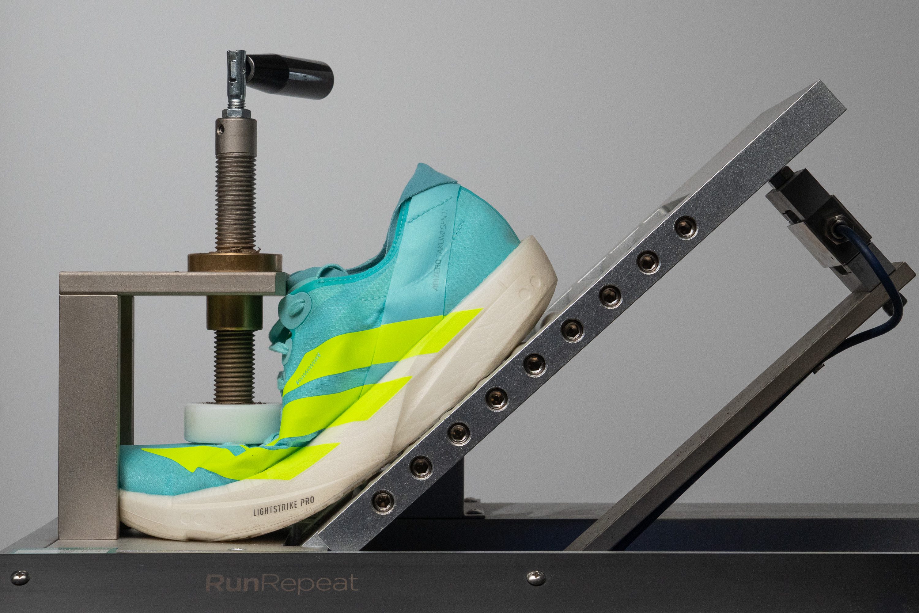 Adidas Adizero Takumi Sen 11 Flexibility / Stiffness