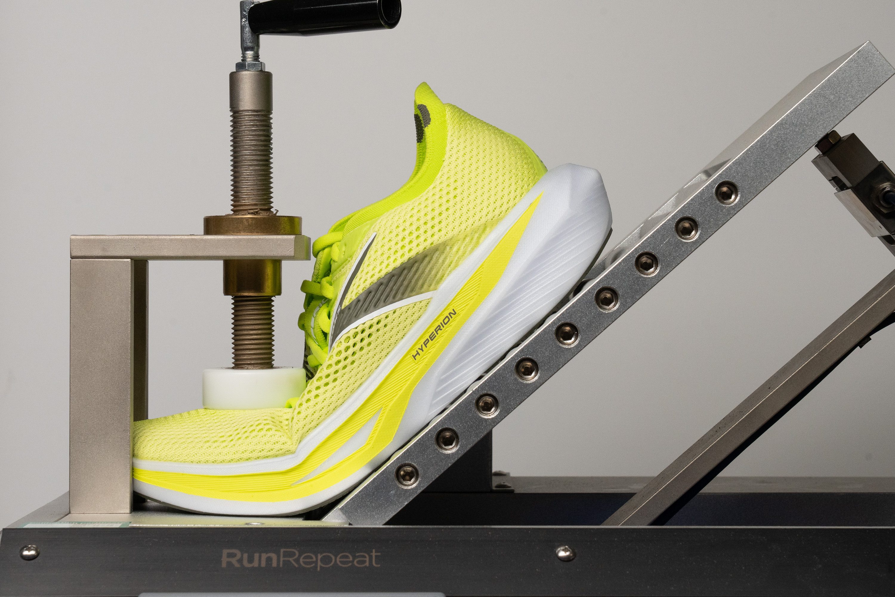 Brooks Hyperion 3 Flexibility / Stiffness