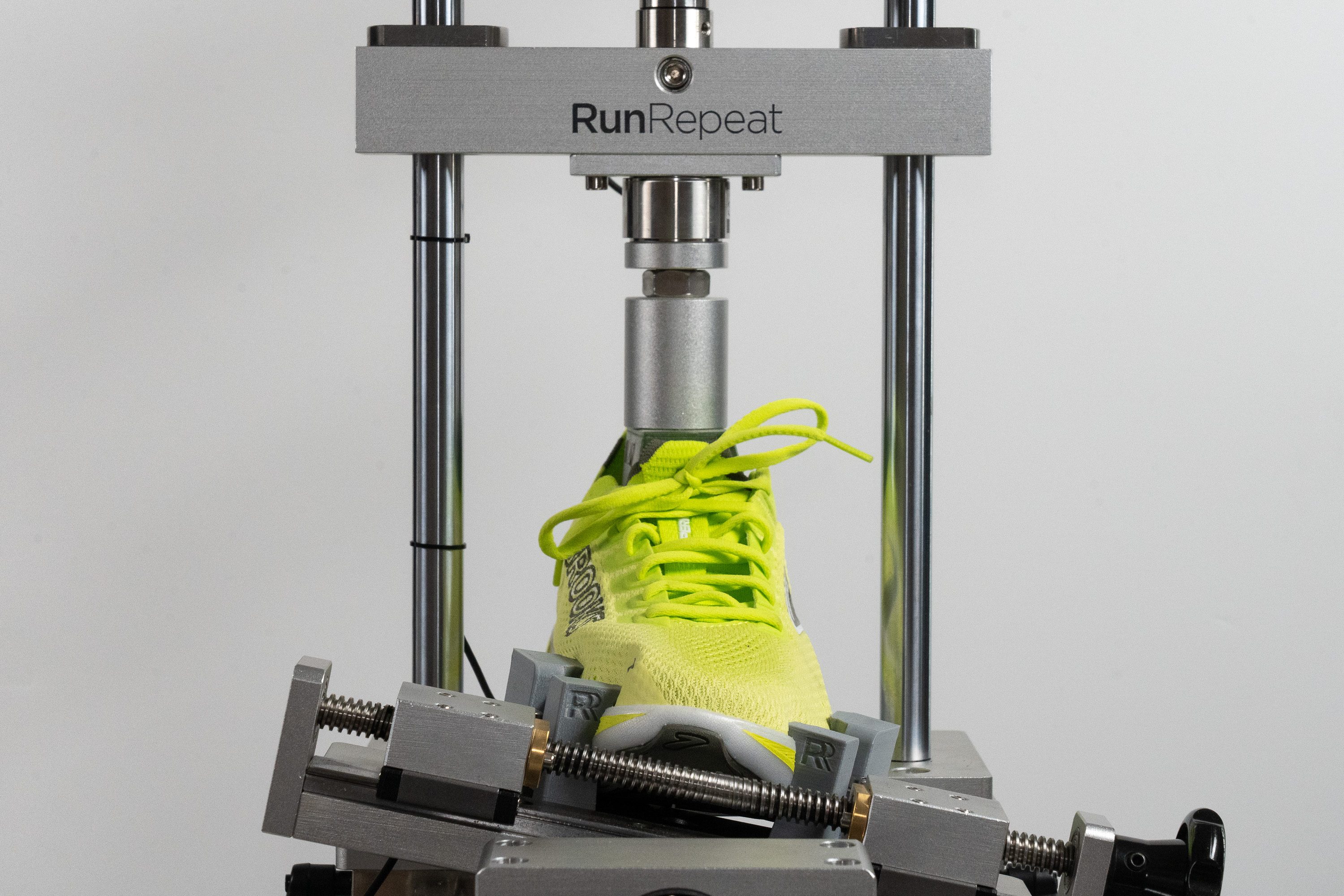 Brooks Hyperion 3 Torsional rigidity