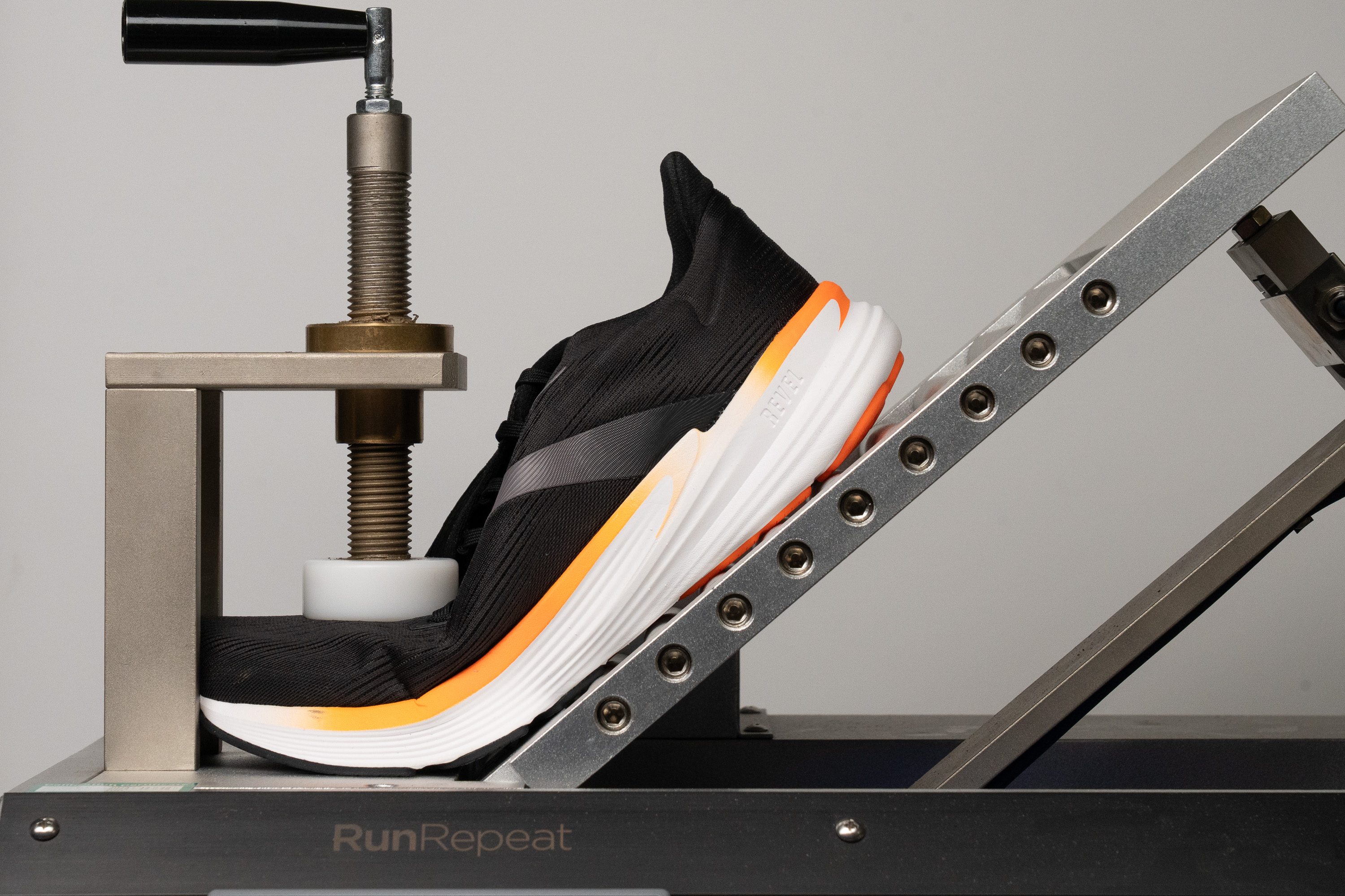 Brooks Revel 8 Flexibility / Stiffness