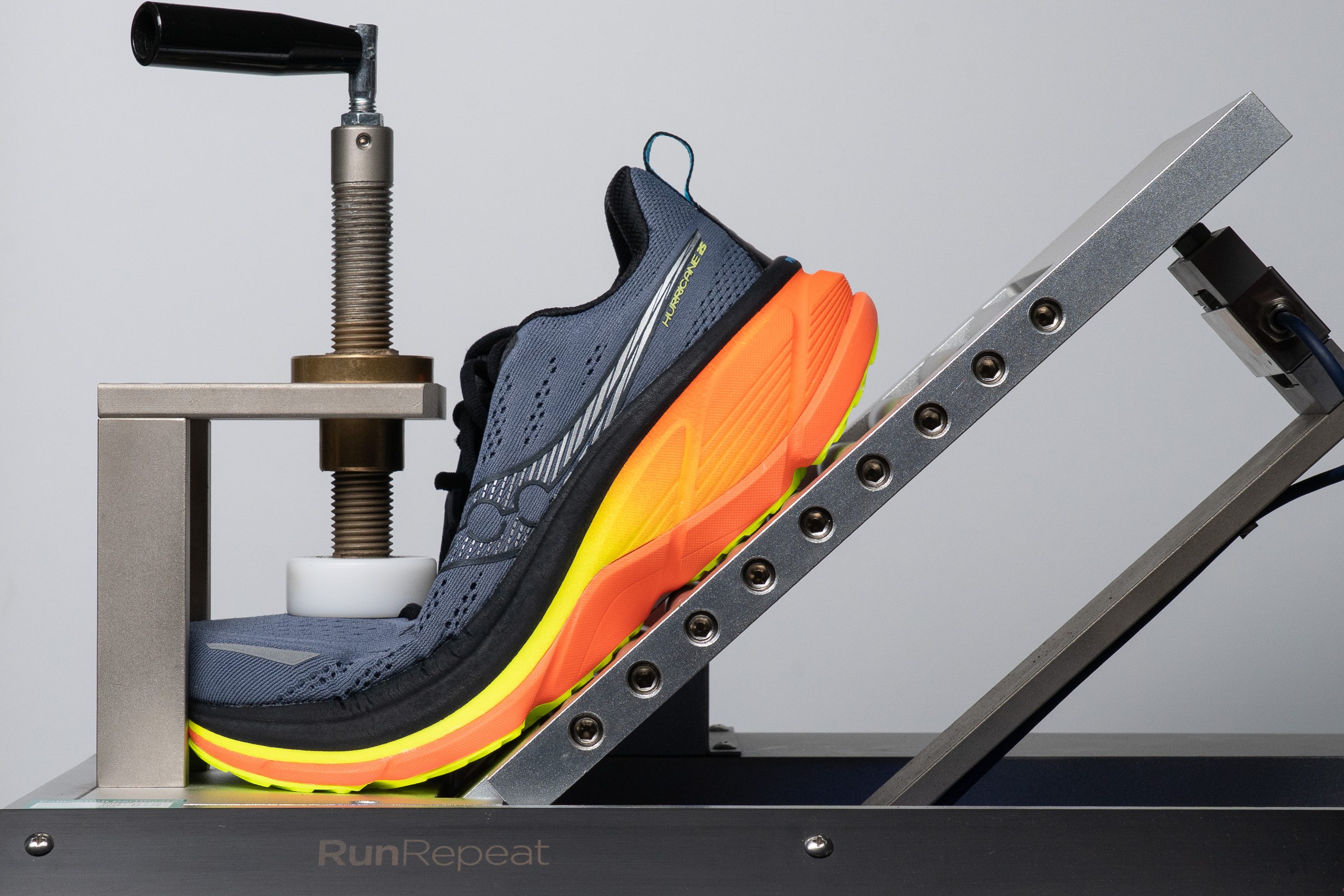 Saucony Hurricane 25 Flexibility / Stiffness