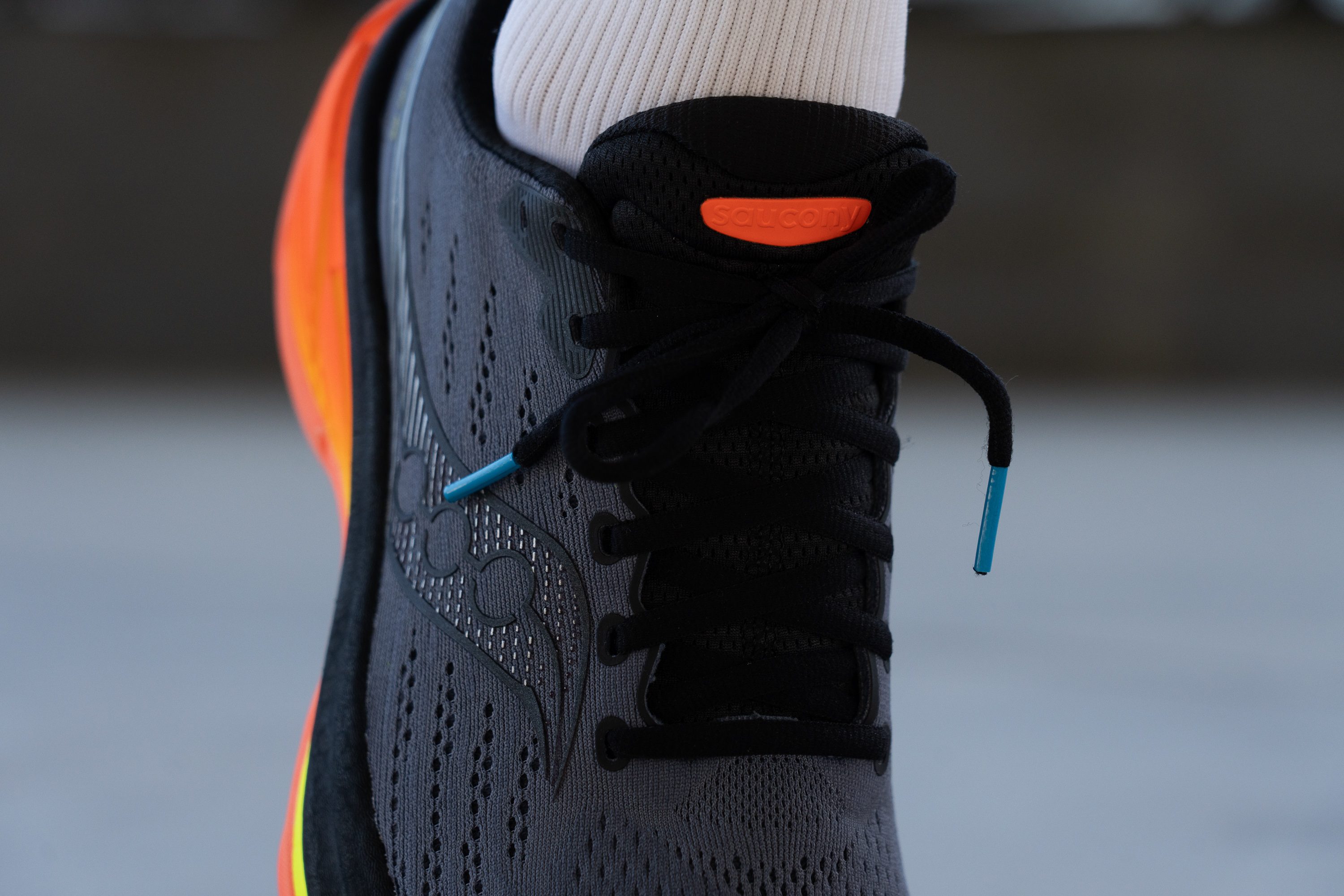Saucony Hurricane 25 tongue laces