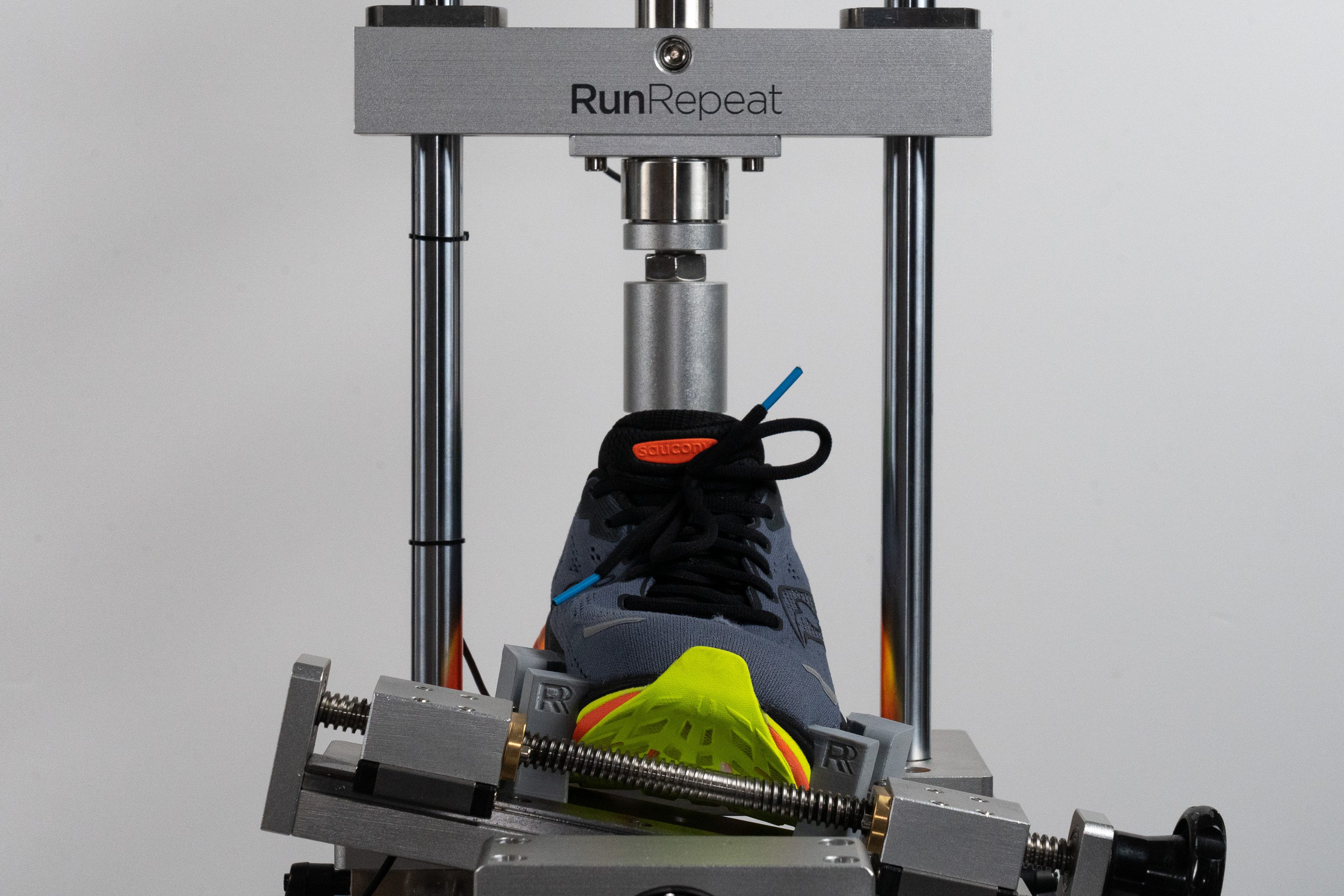 Saucony Hurricane 25 Torsional rigidity