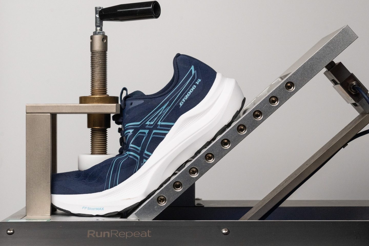 Cut in half: ASICS GT 2000 14 Review (2025) | RunRepeat