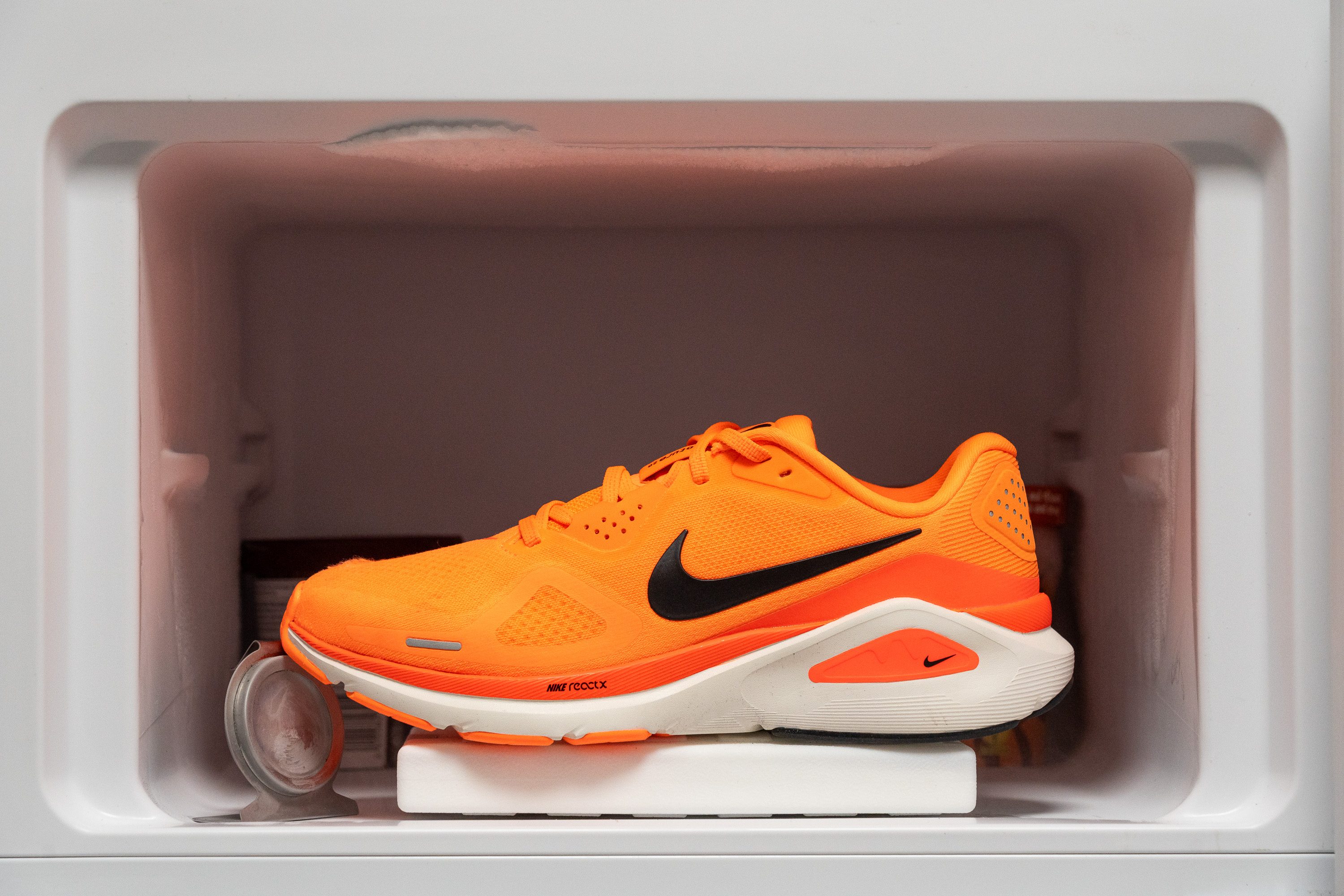 Nike Structure 26 Midsole softness in cold (%)