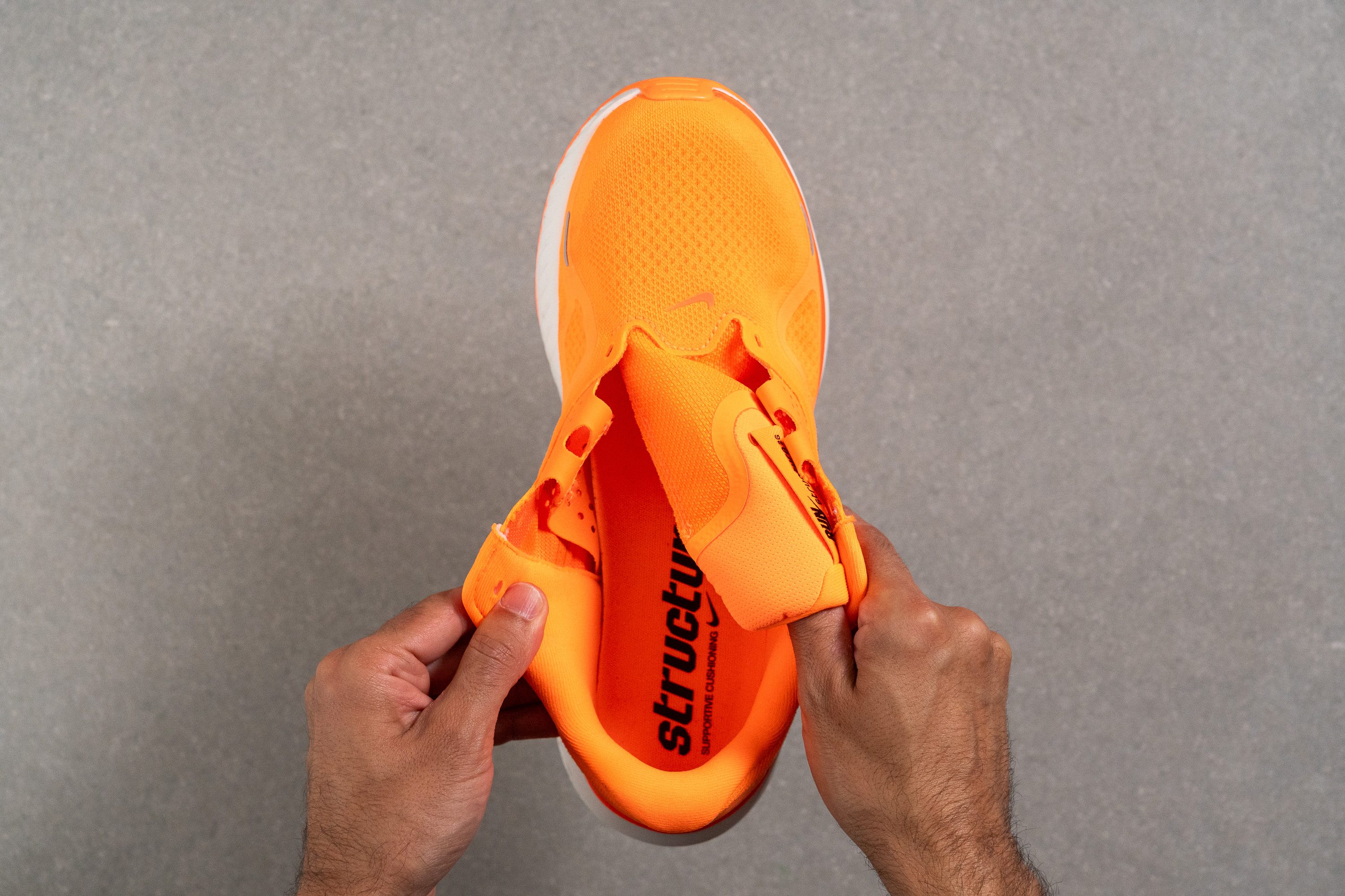 Nike Structure 26 Tongue: gusset type