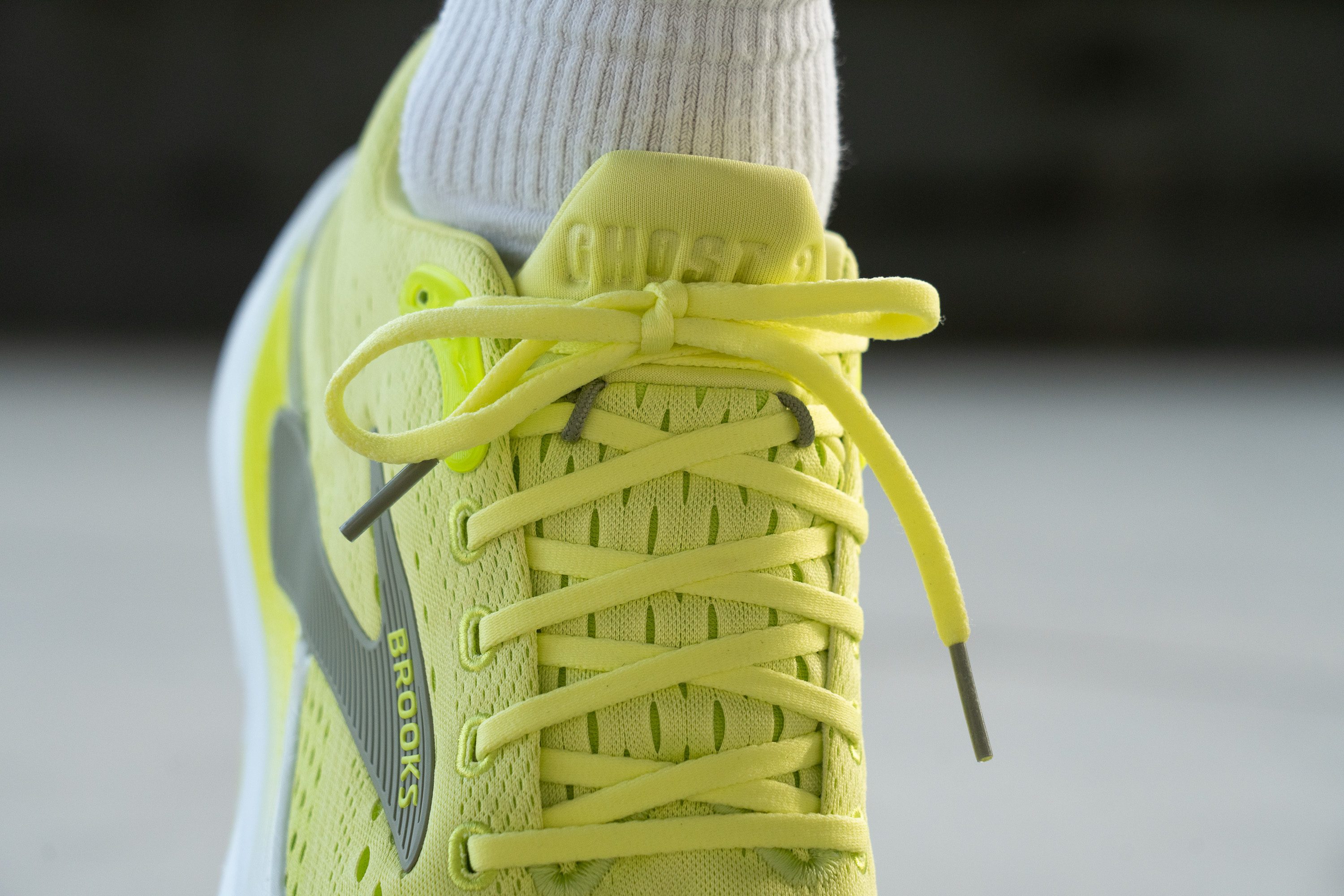 Brooks Ghost Max 3 tongue laces