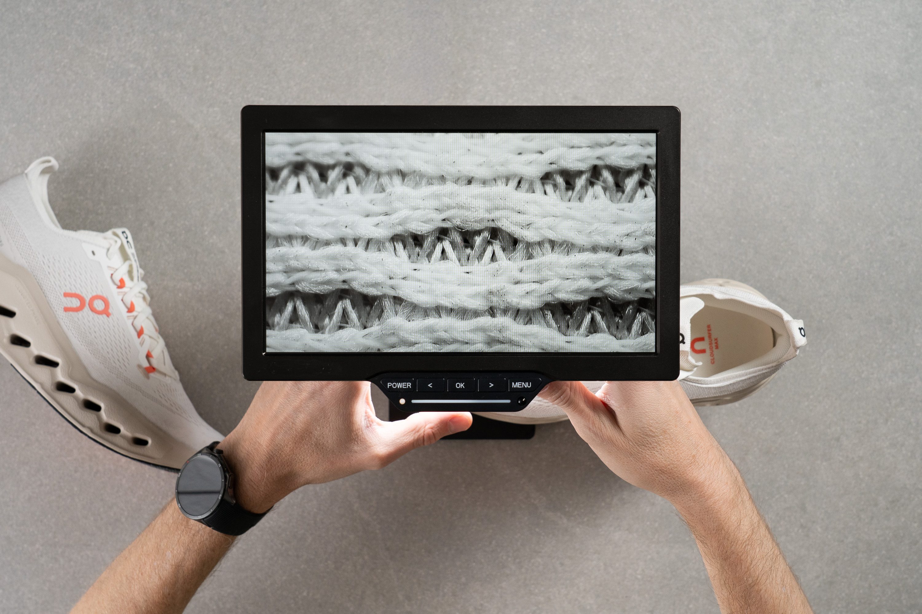 On Cloudsurfer Max microscope