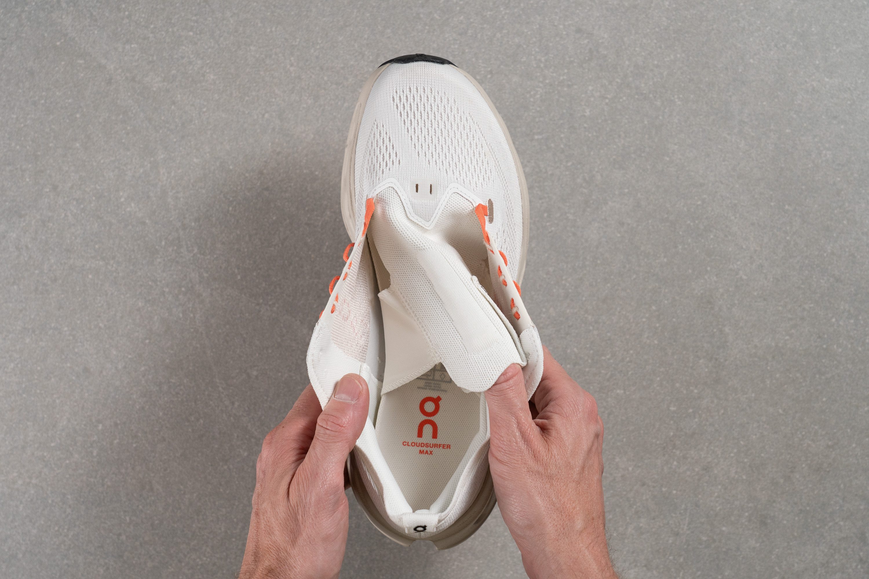 On Cloudsurfer Max Tongue: gusset type