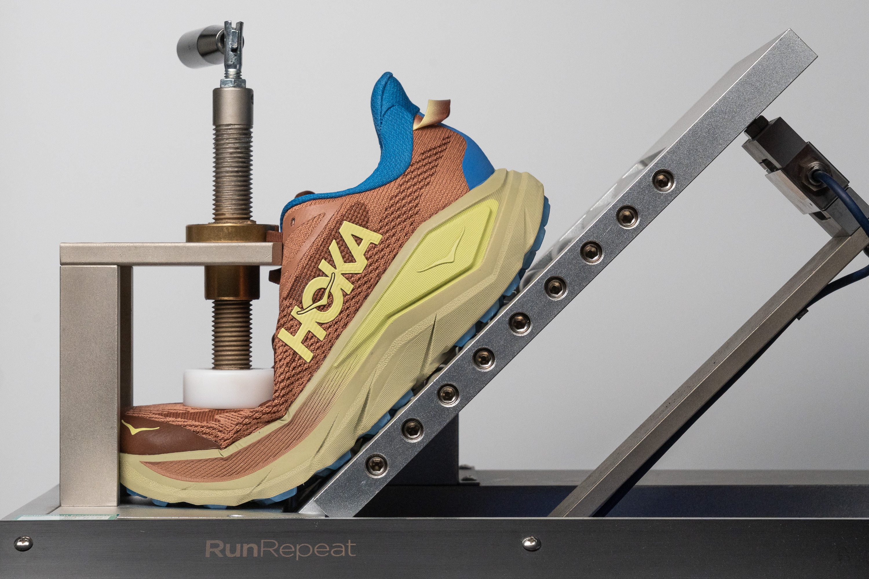 HOKA Challenger 8 Flexibility / Stiffness