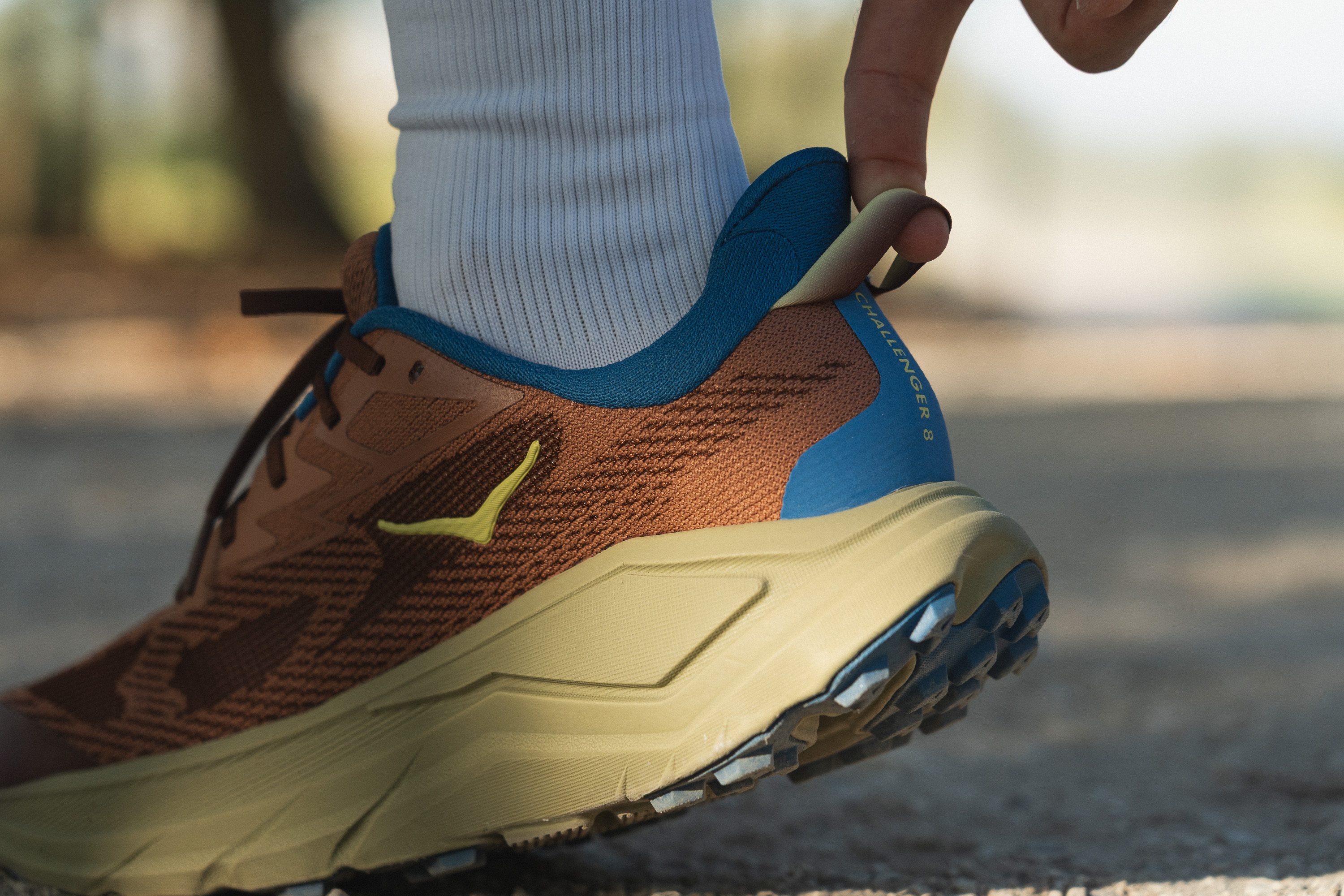 HOKA Challenger 8 Heel tab