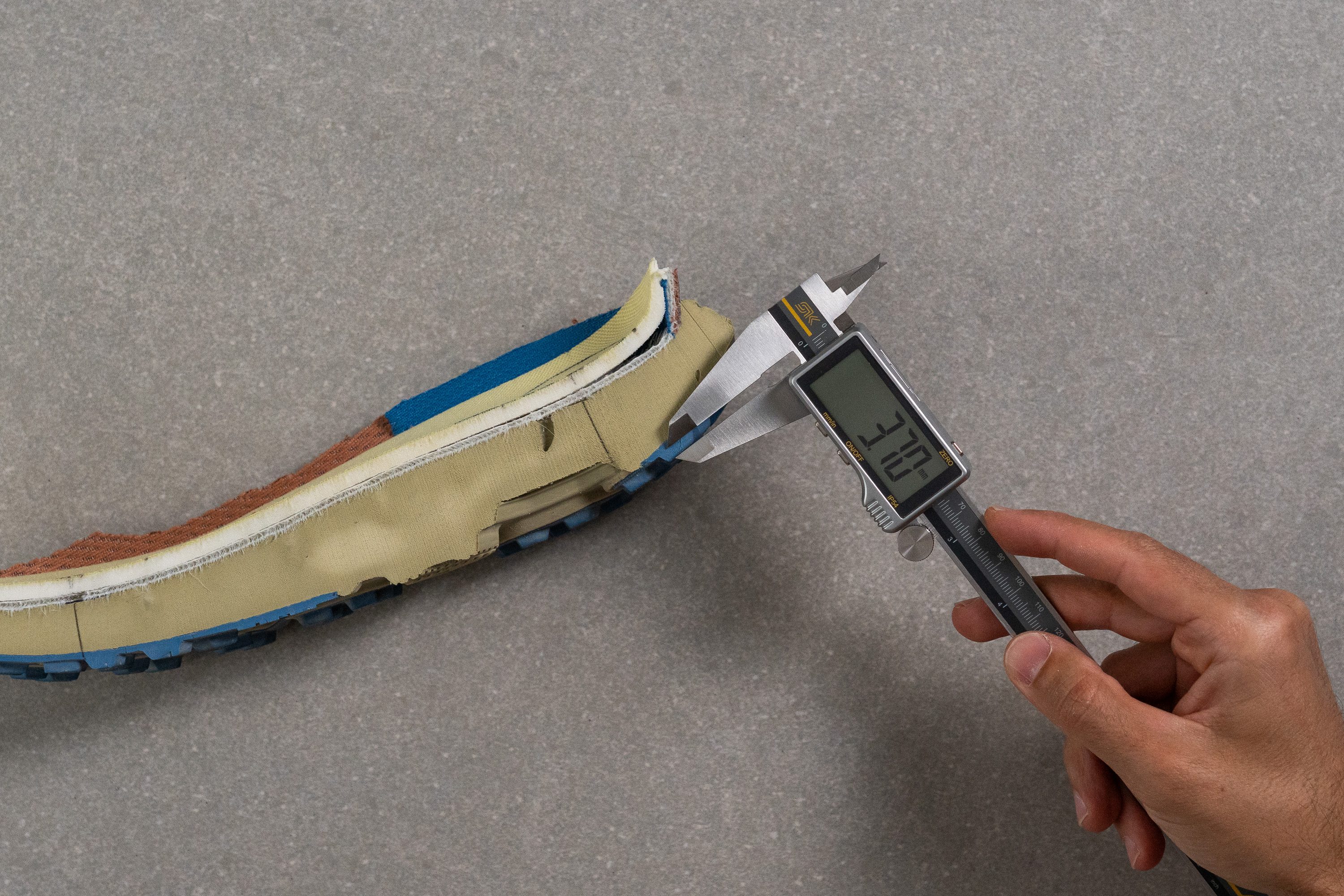 HOKA Challenger 8 Lug depth