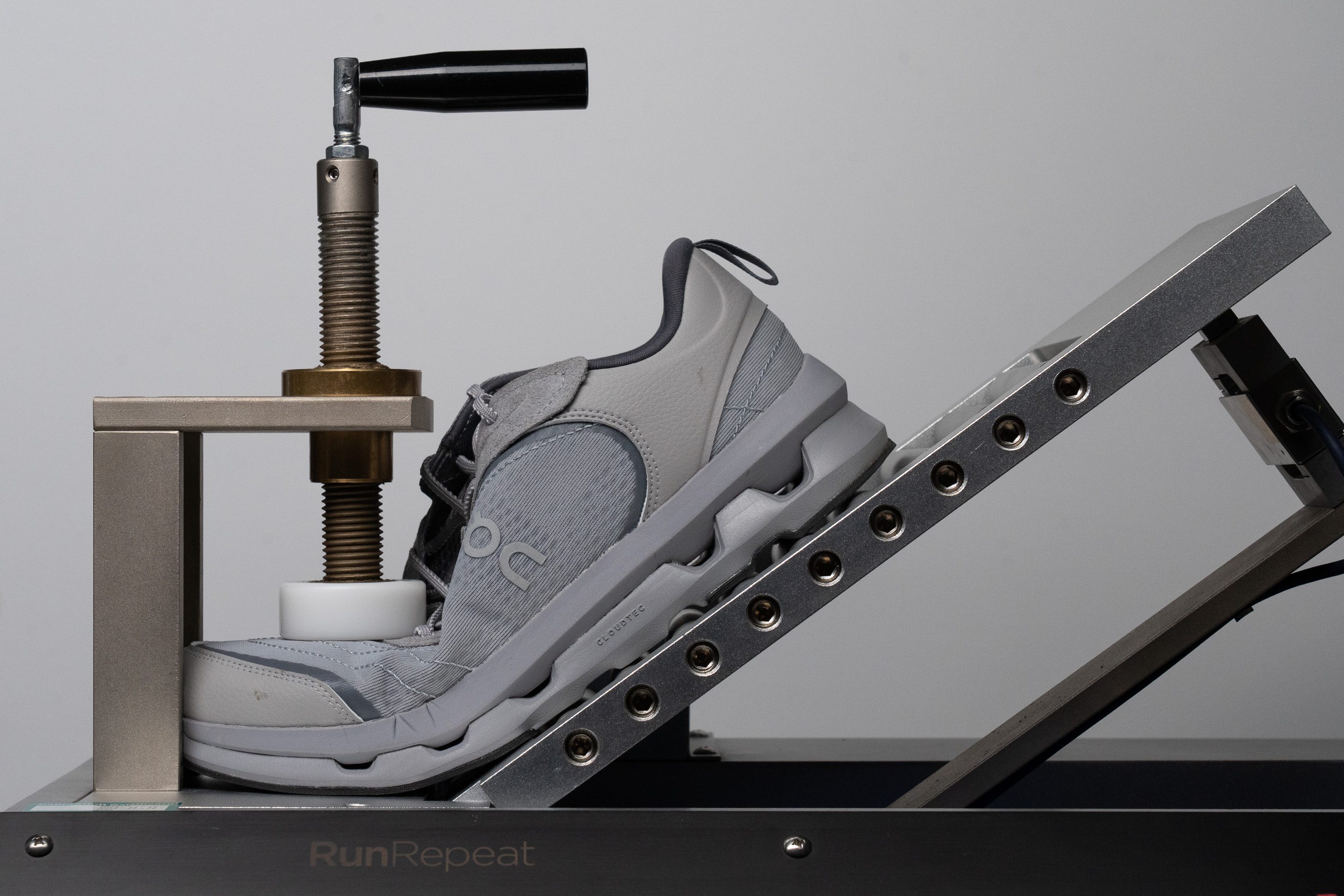 On Cloudzone Moon Flexibility / Stiffness