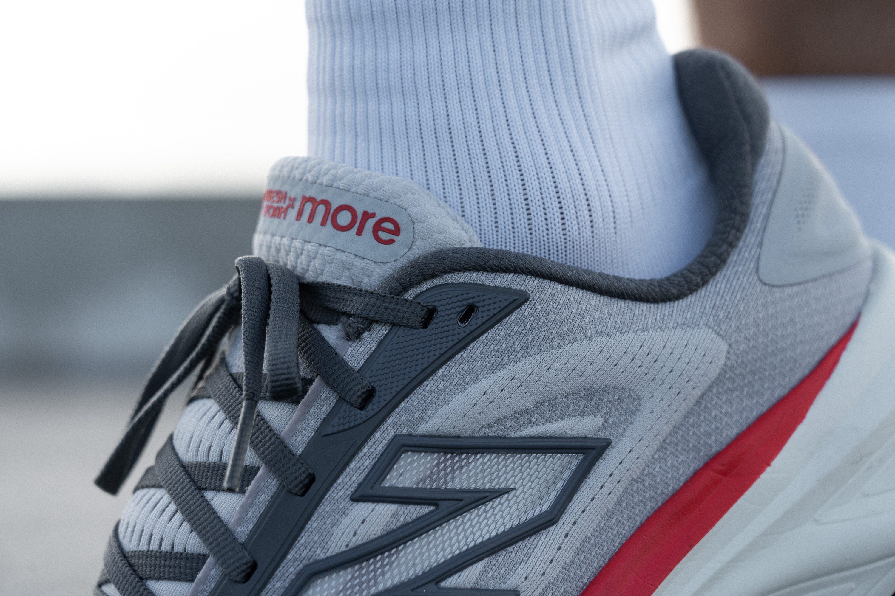 New Balance Fresh Foam X More v6 lacing