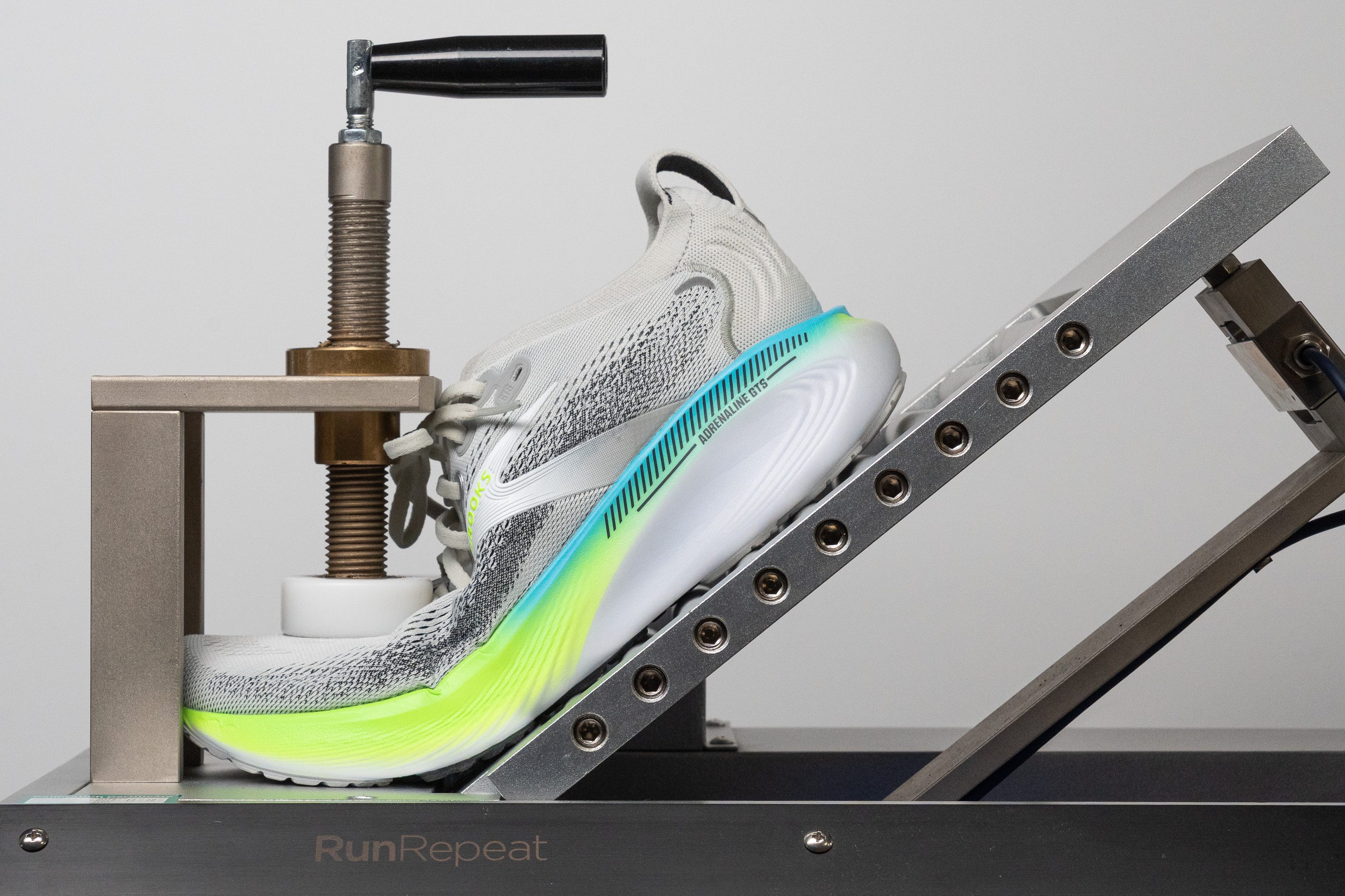 Brooks Adrenaline GTS 25 Flexibility / Stiffness