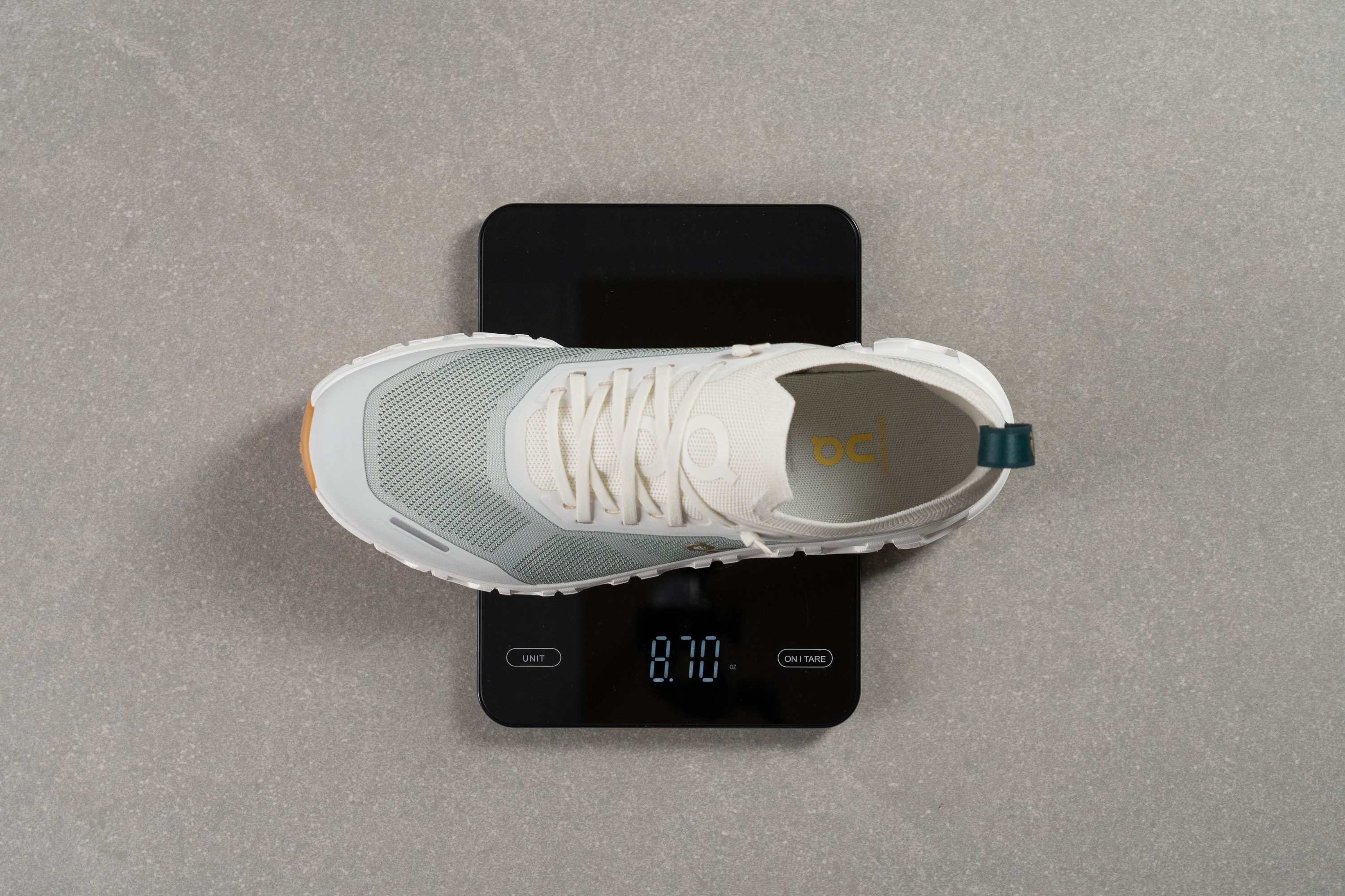 On Cloud 6 Versa Weight