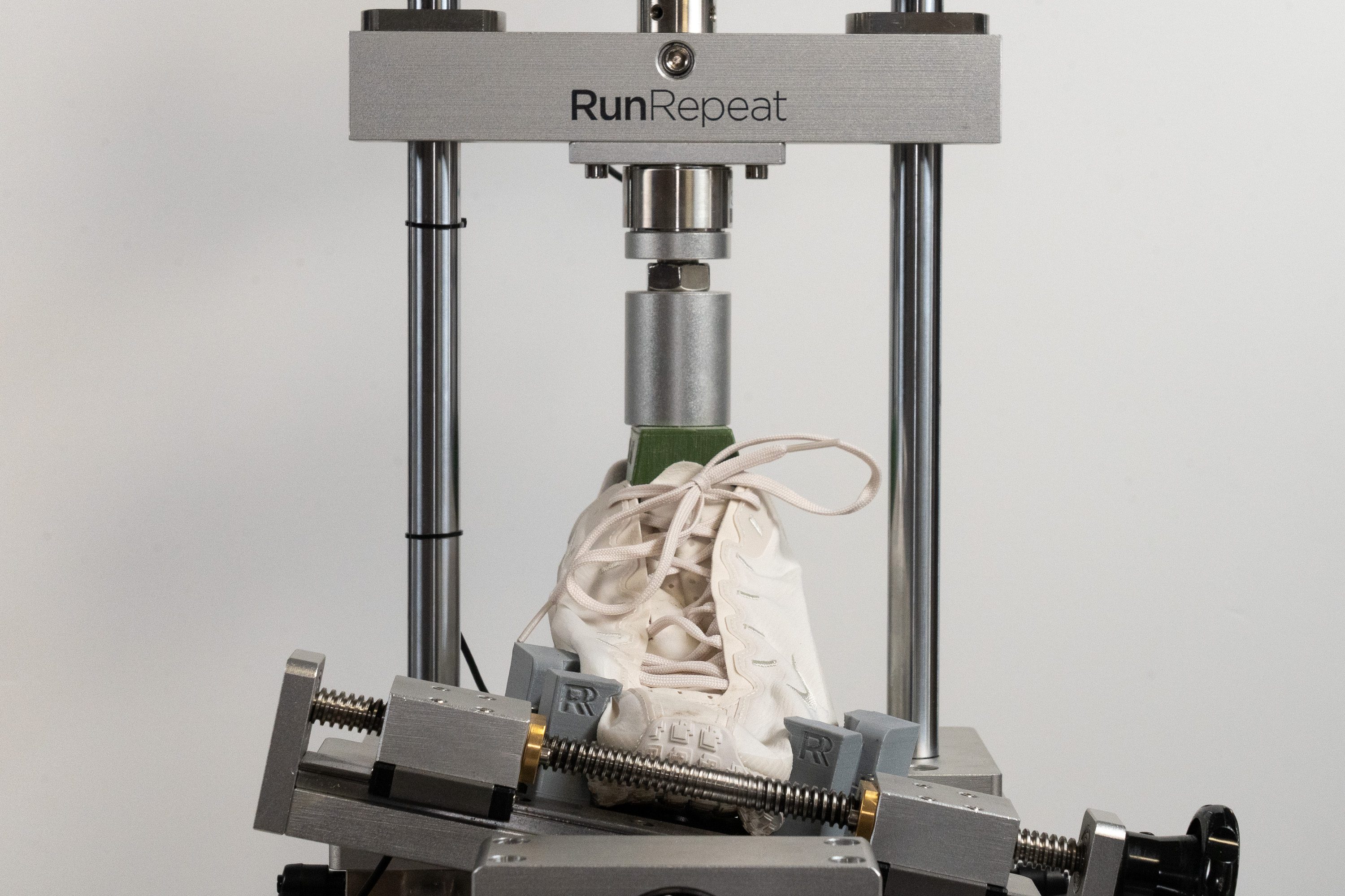 Nike Ava Rover Torsional rigidity