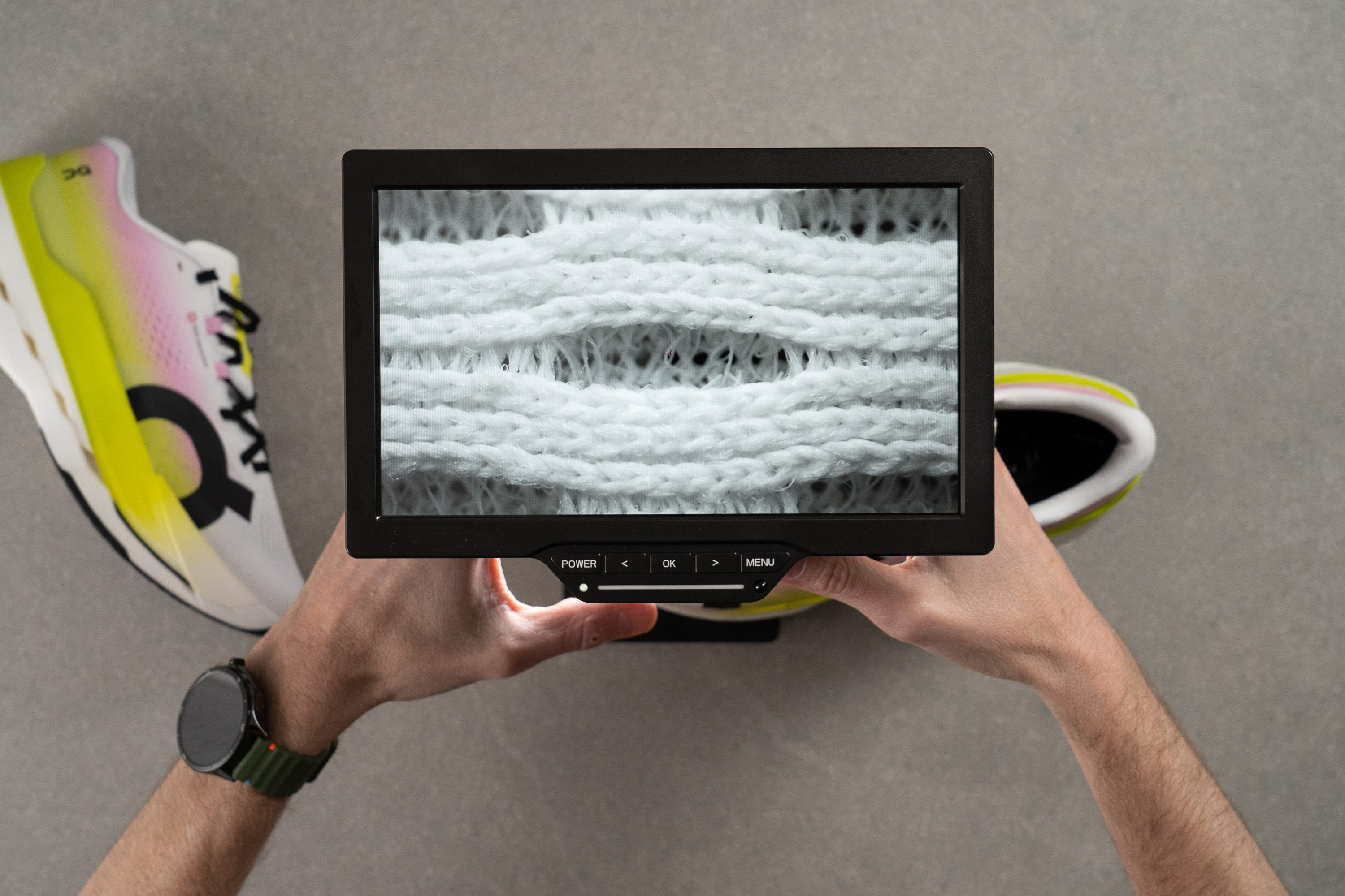 On Cloudboom Max Microscope