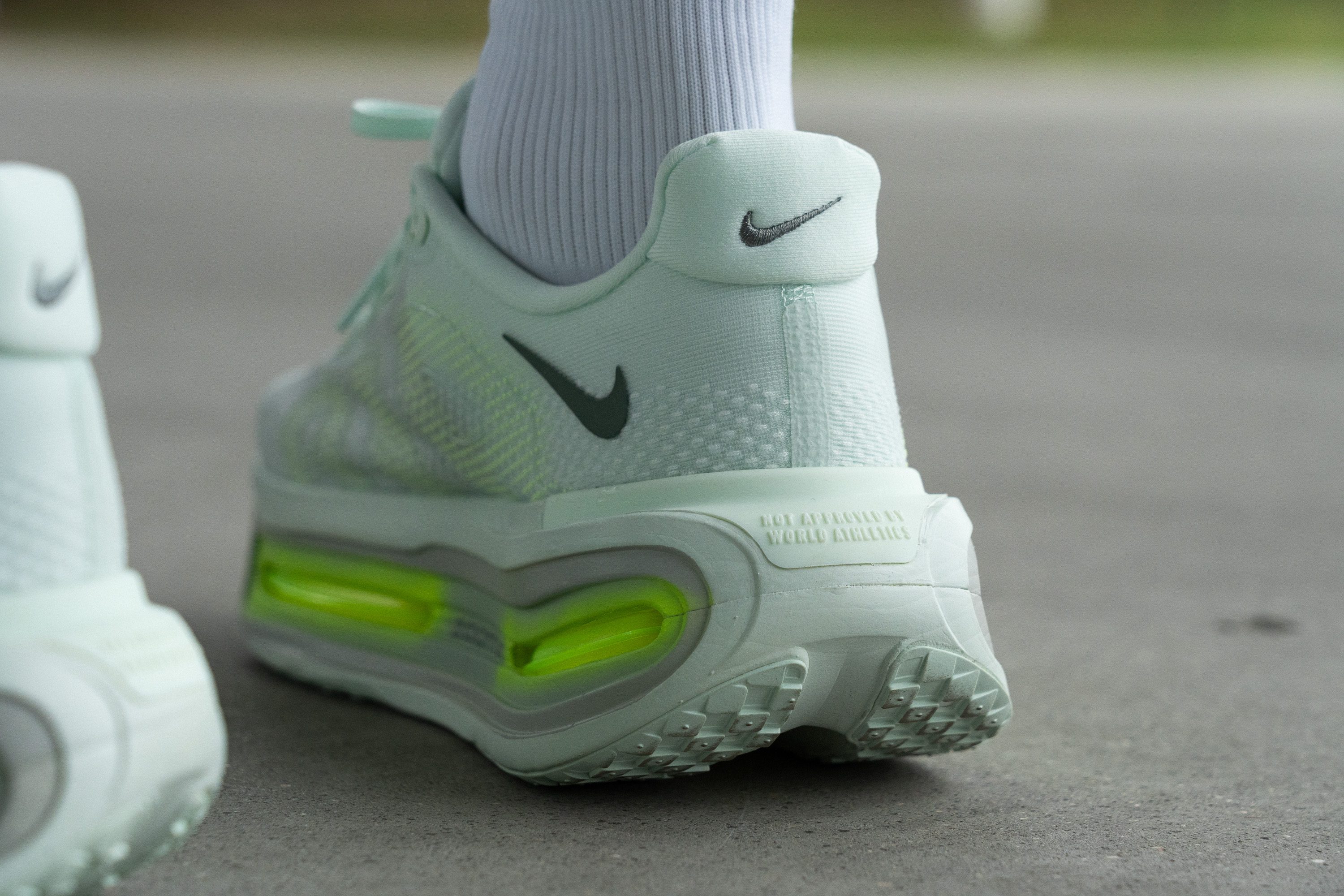 Nike Vomero Premium Heel tab