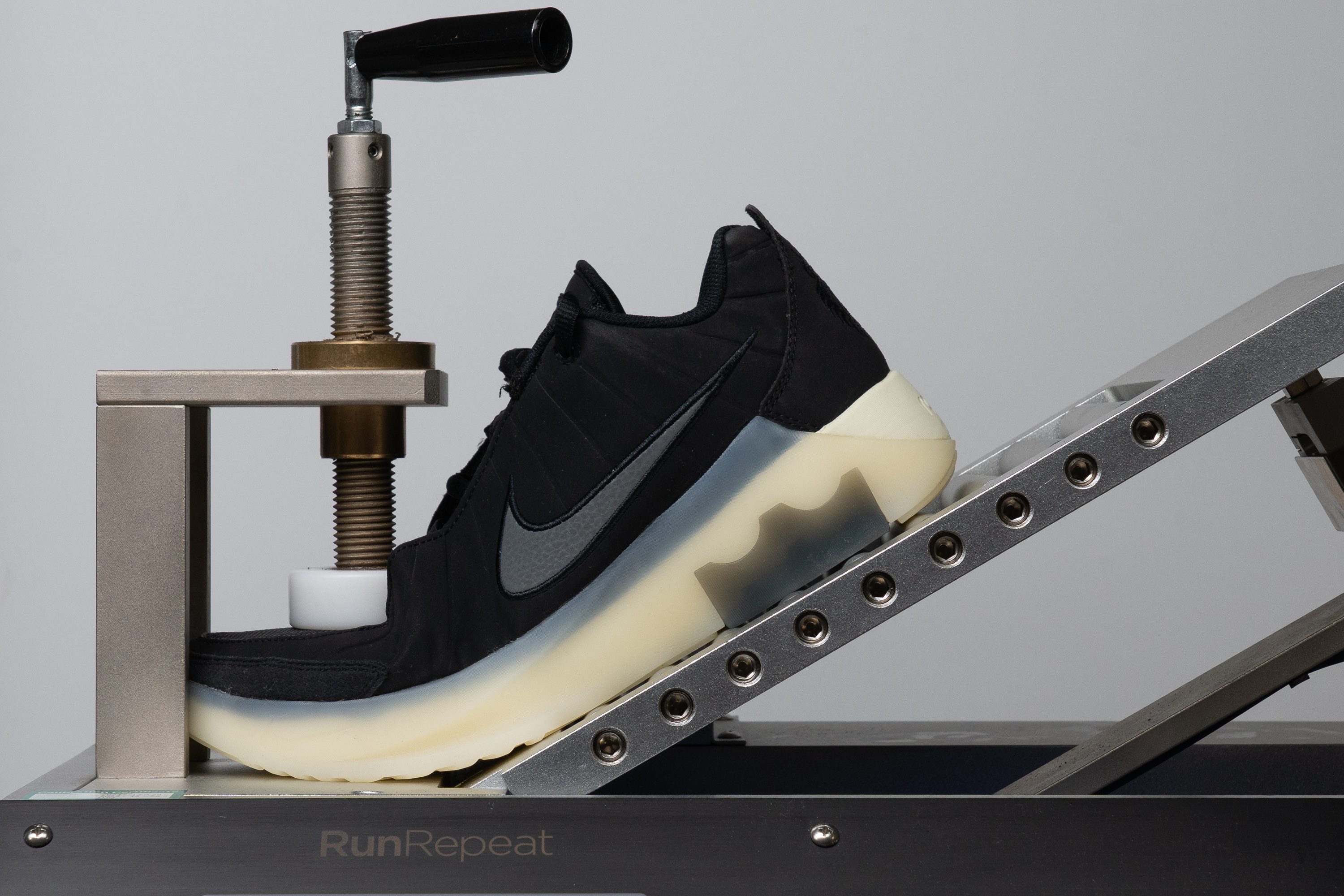 Nike LeBron Witness 9 Flexibility / Stiffness