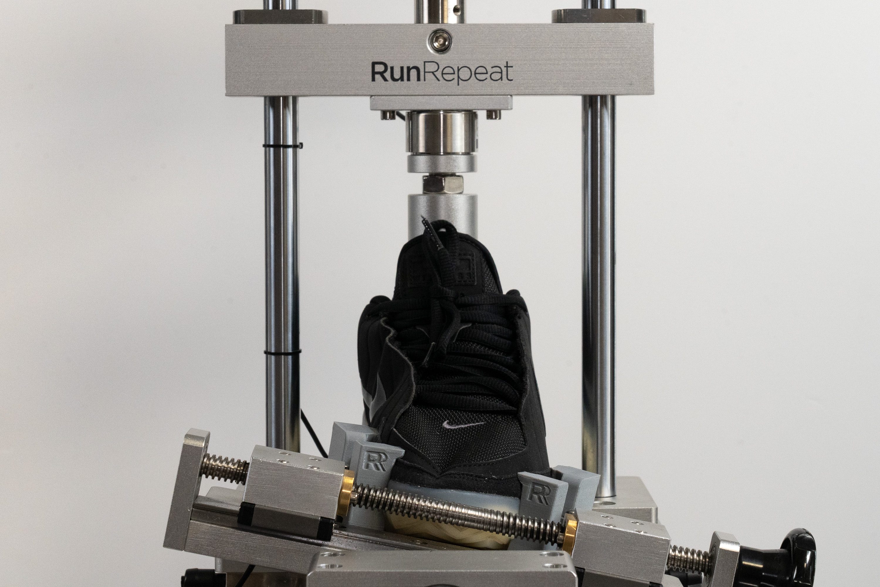 Nike LeBron Witness 9 Torsional rigidity