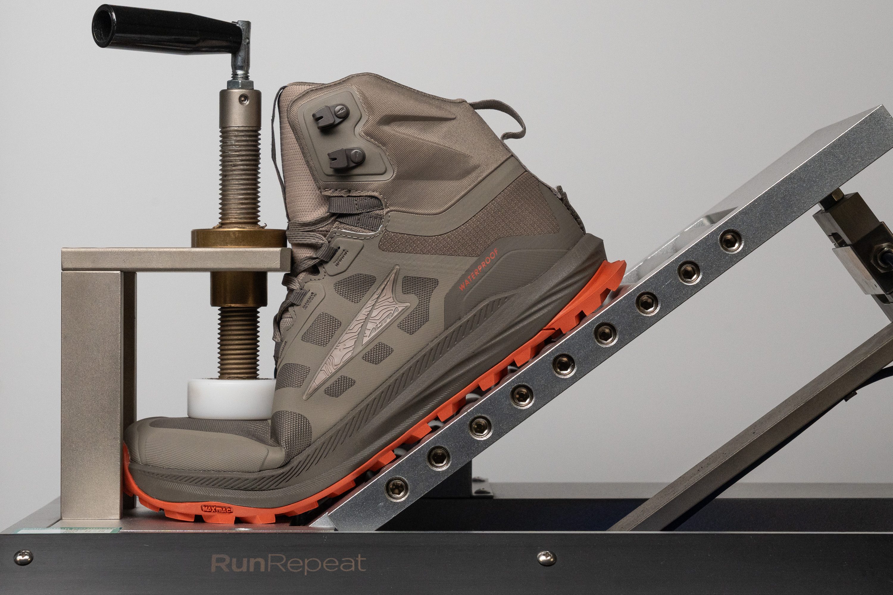 Altra Lone Peak 9 Waterproof Mid Flexibility / Stiffness