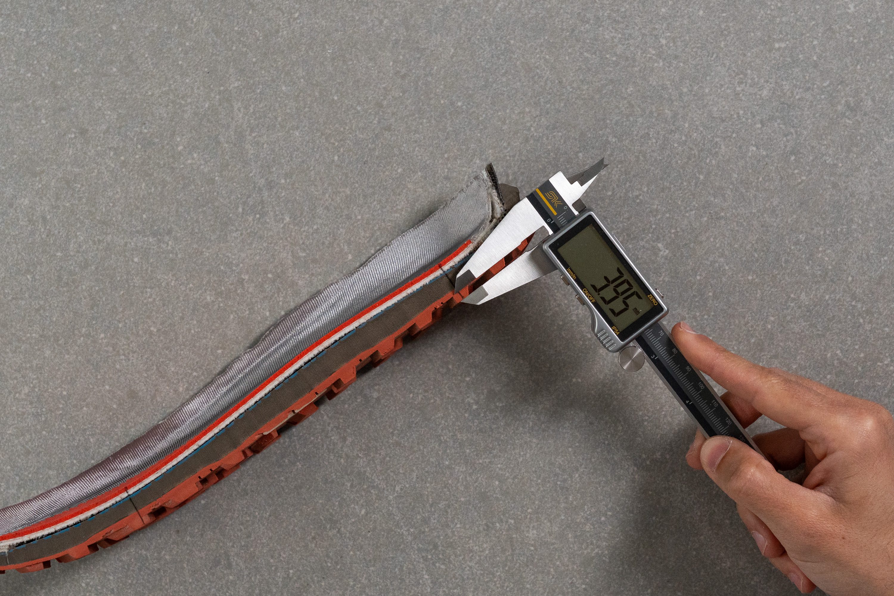 Altra Lone Peak 9 Waterproof Mid Lug depth