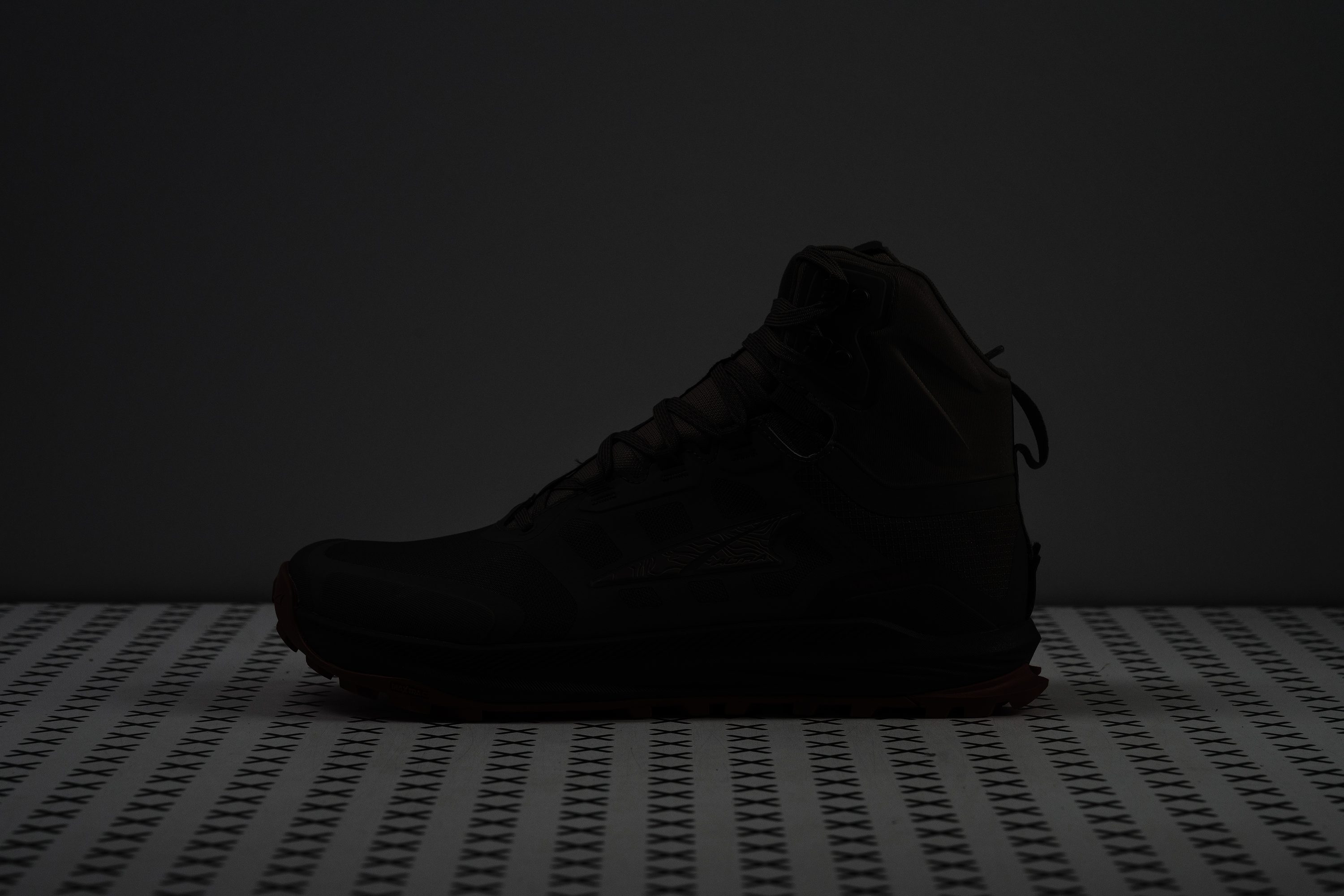 Altra Lone Peak 9 Waterproof Mid Reflective elements