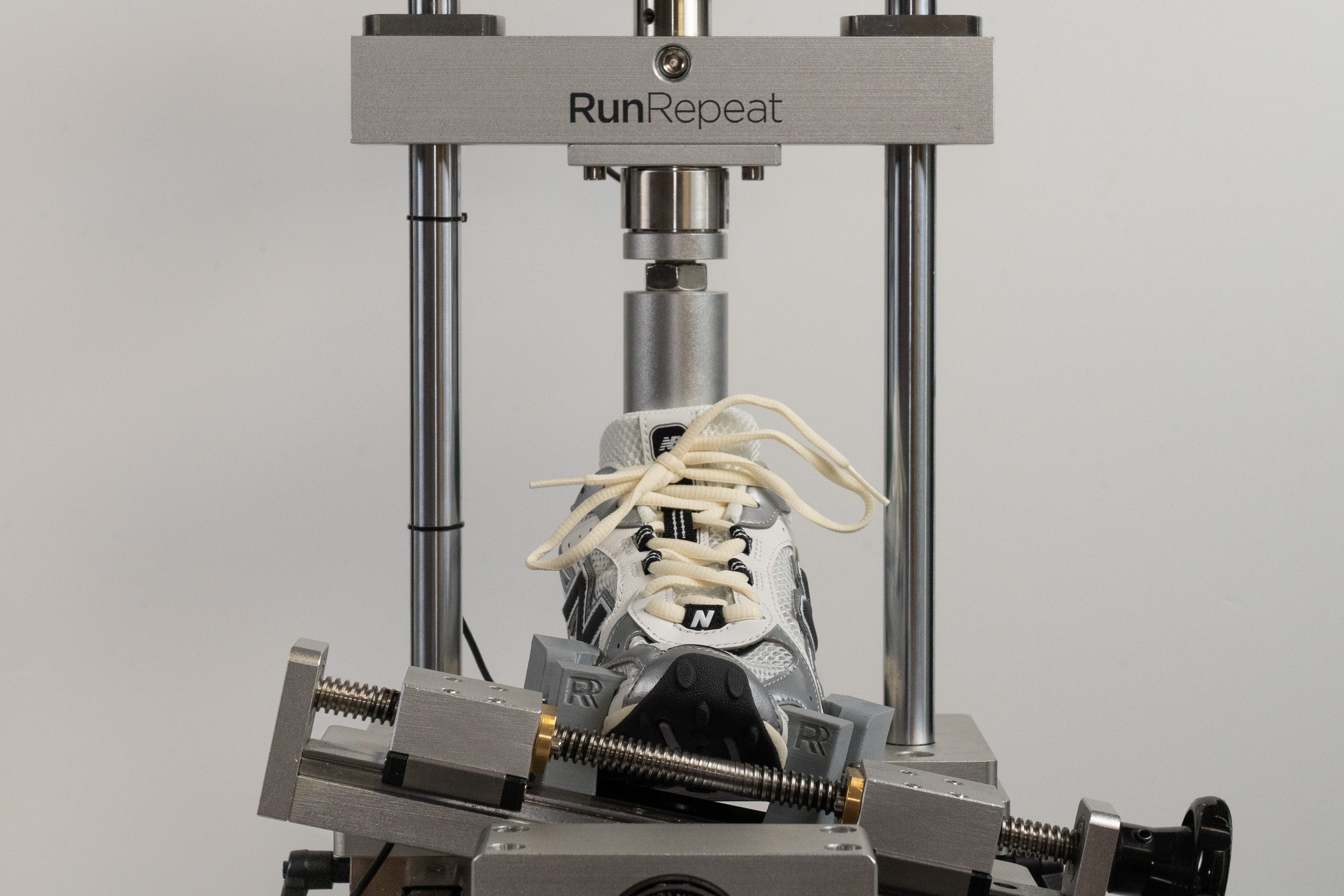 New Balance 204L Torsional rigidity