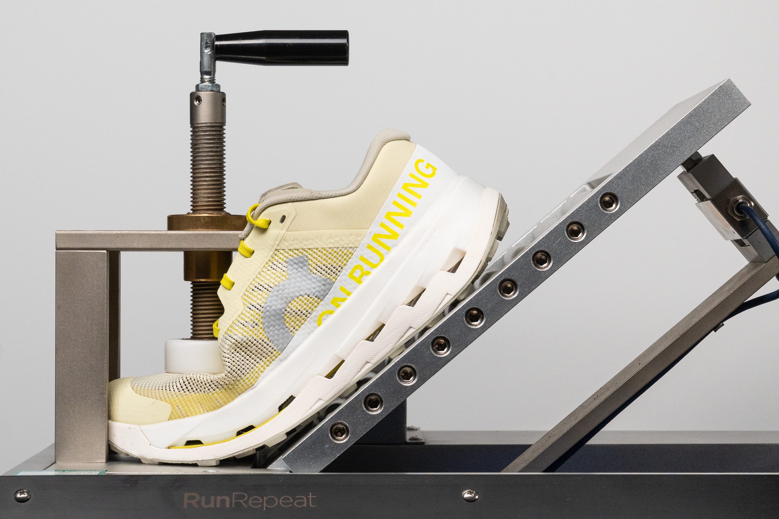 On Cloudultra 3 Flexibility / Stiffness