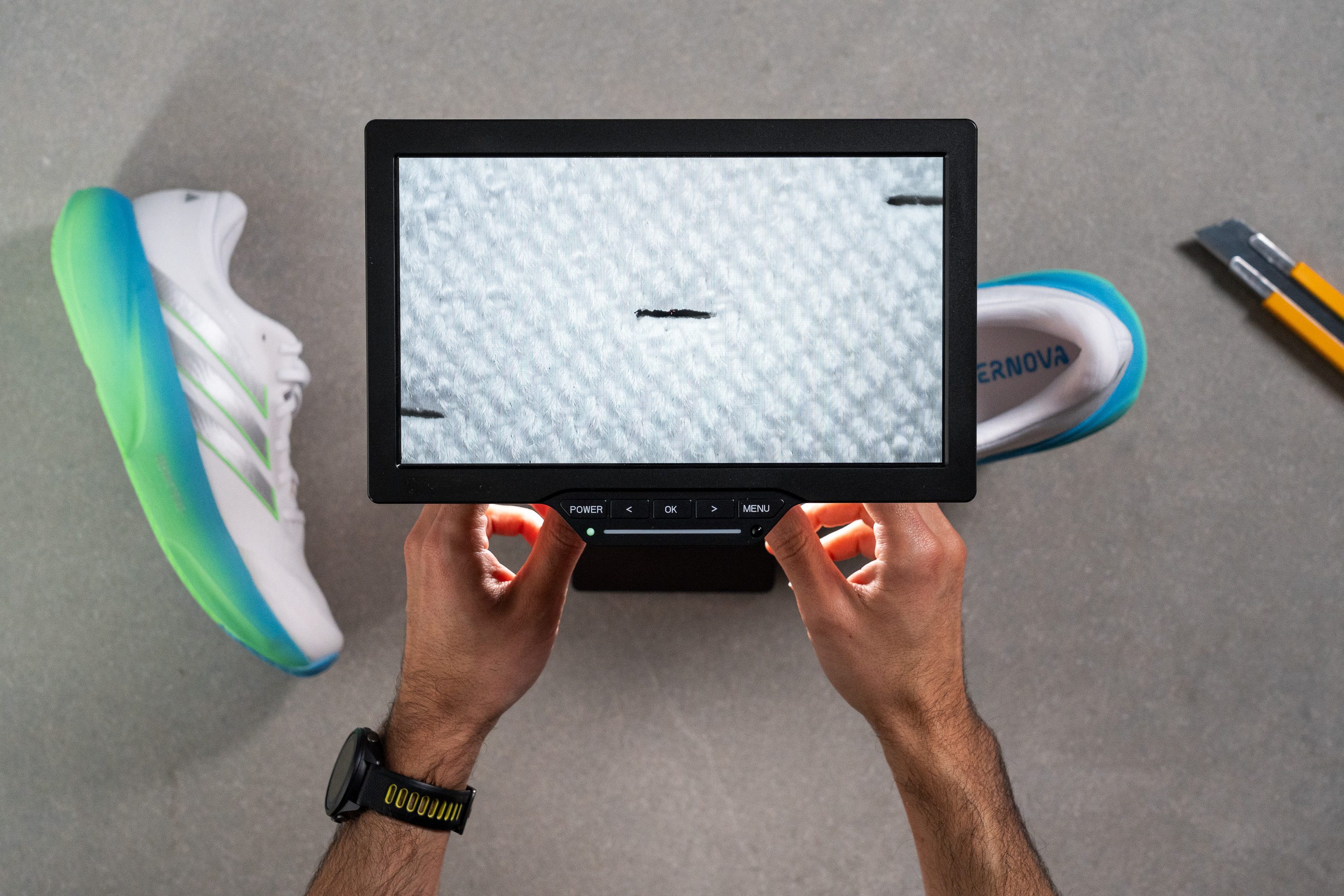 Adidas Supernova Rise 3 microscope