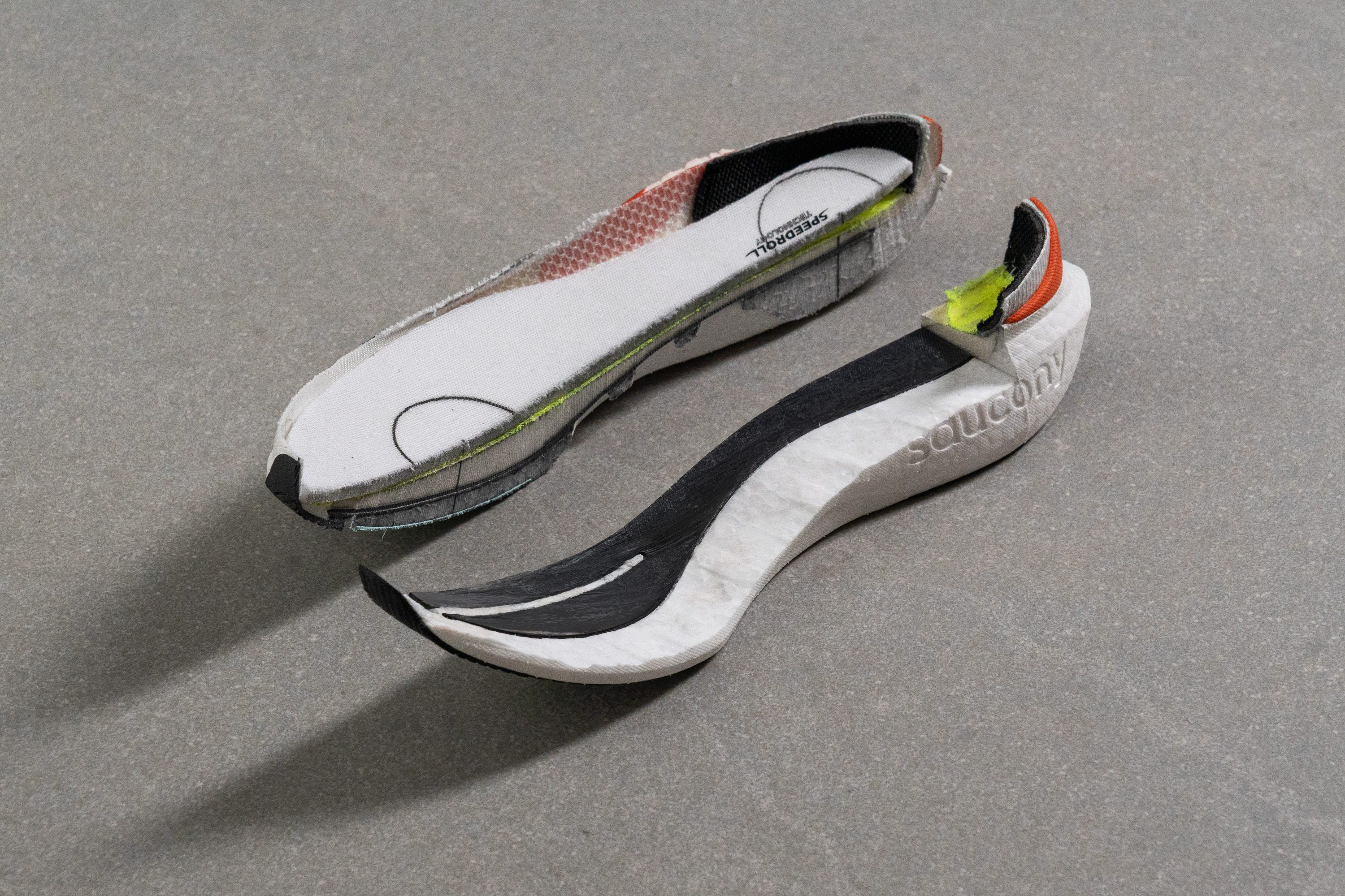 Saucony Endorphin Pro 5 forked plate