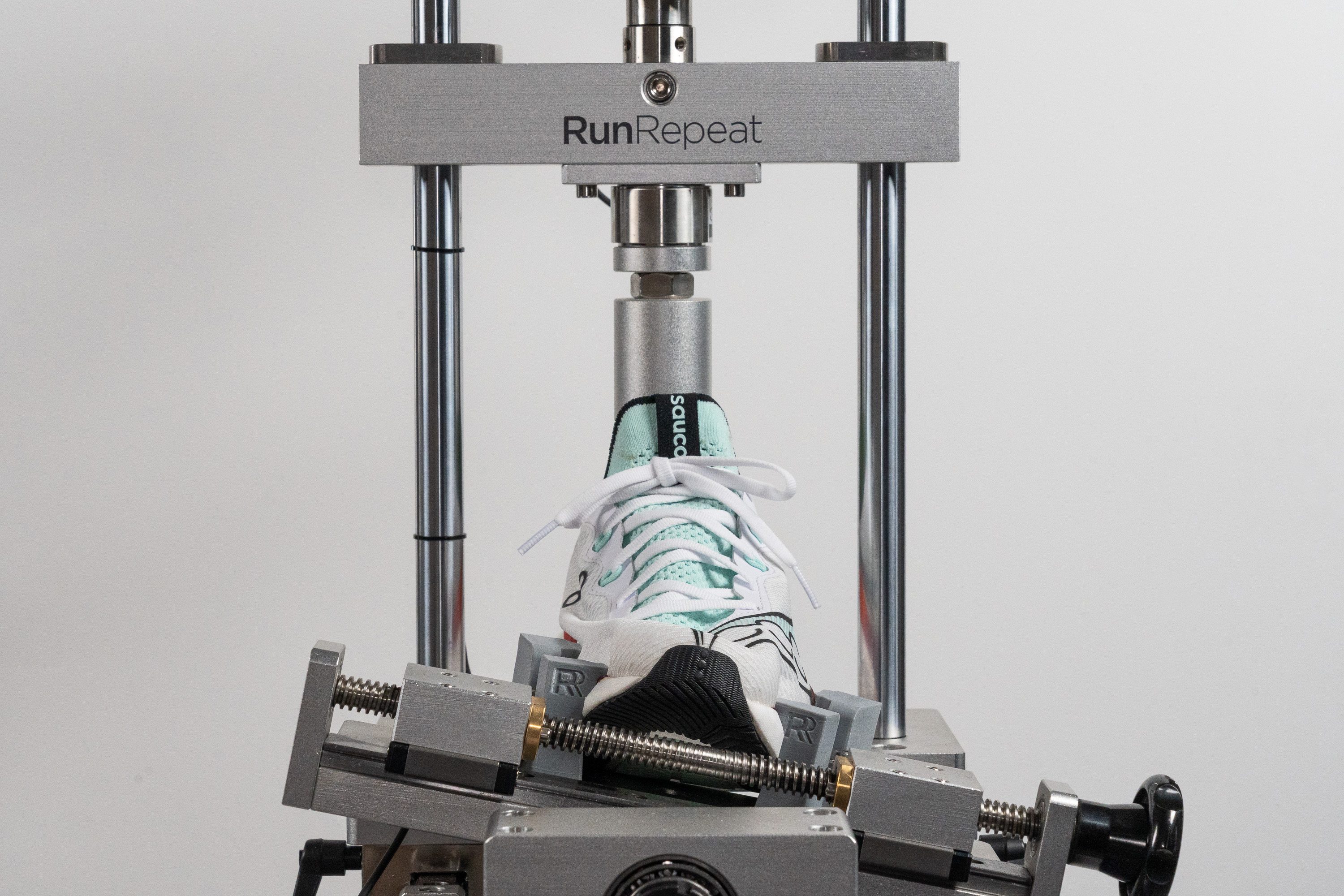 Saucony Endorphin Pro 5 Torsional rigidity