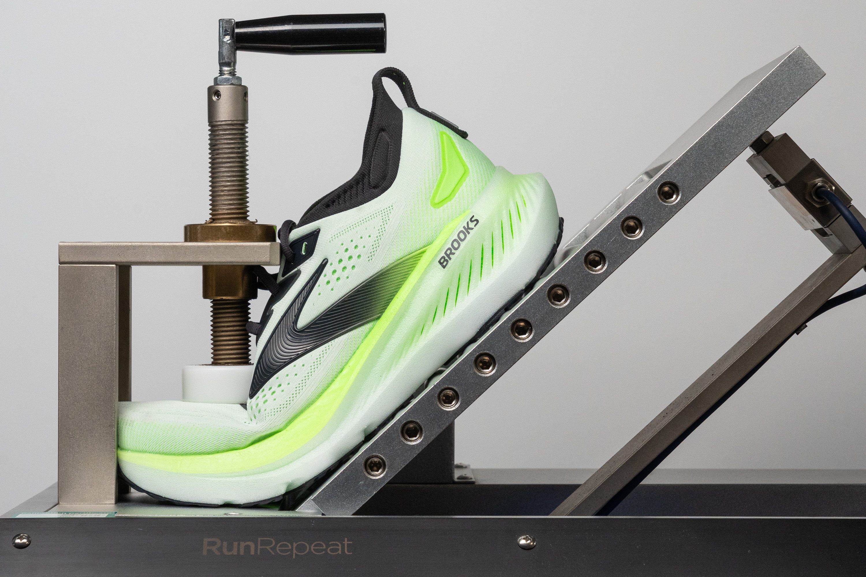Brooks Glycerin 23 Flexibility / Stiffness