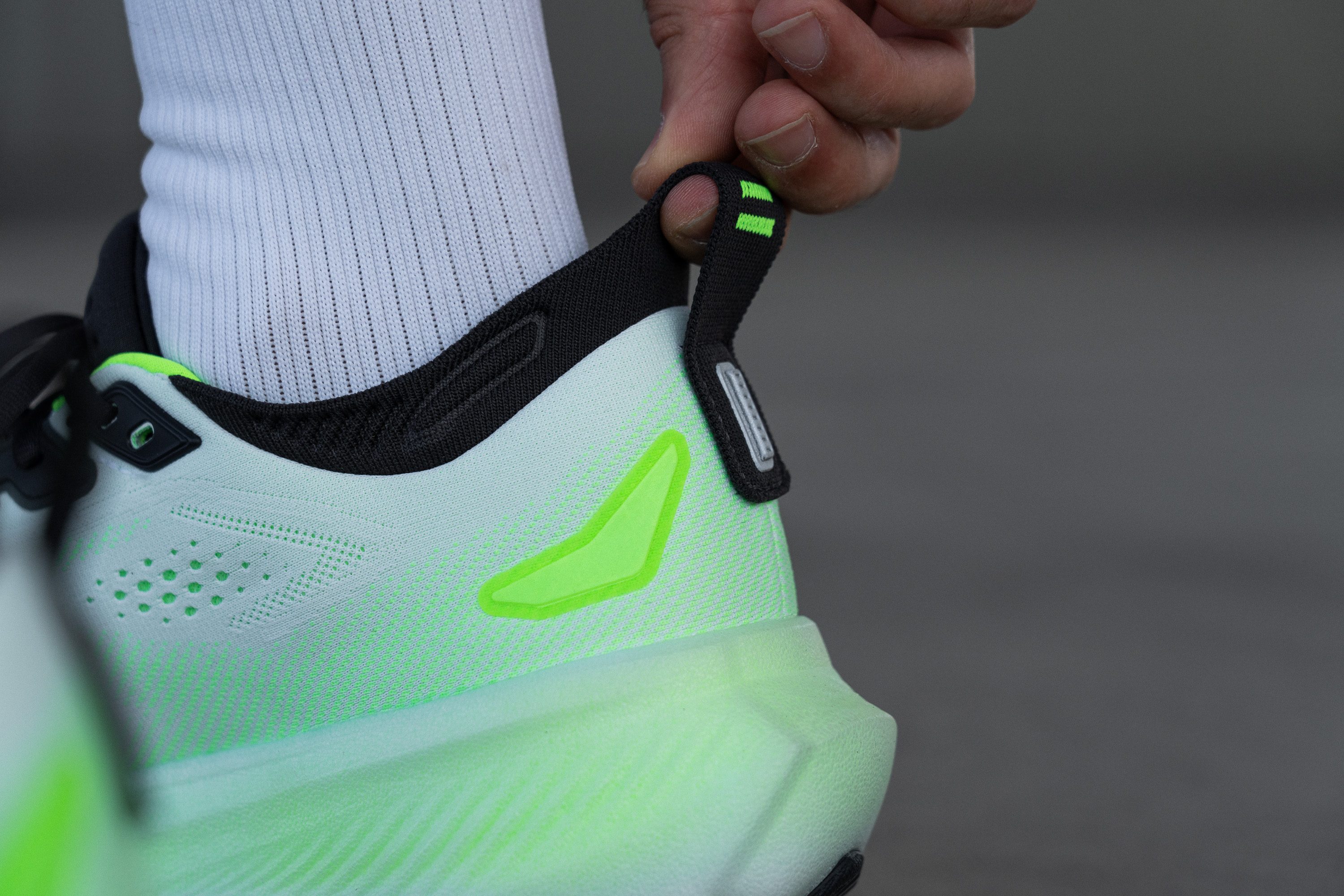 Brooks Glycerin 23 Heel tab