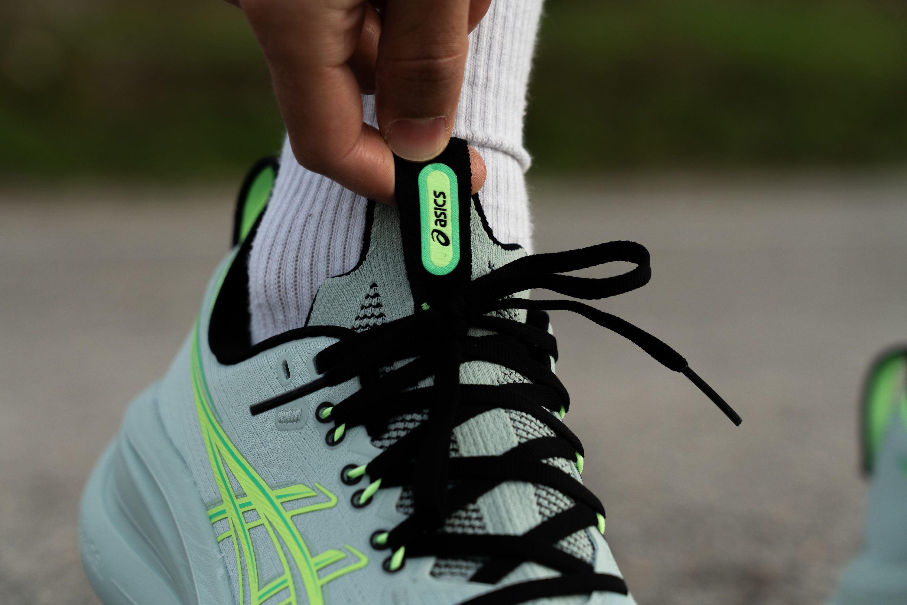 ASICS Gel Nimbus 28 tongue loop