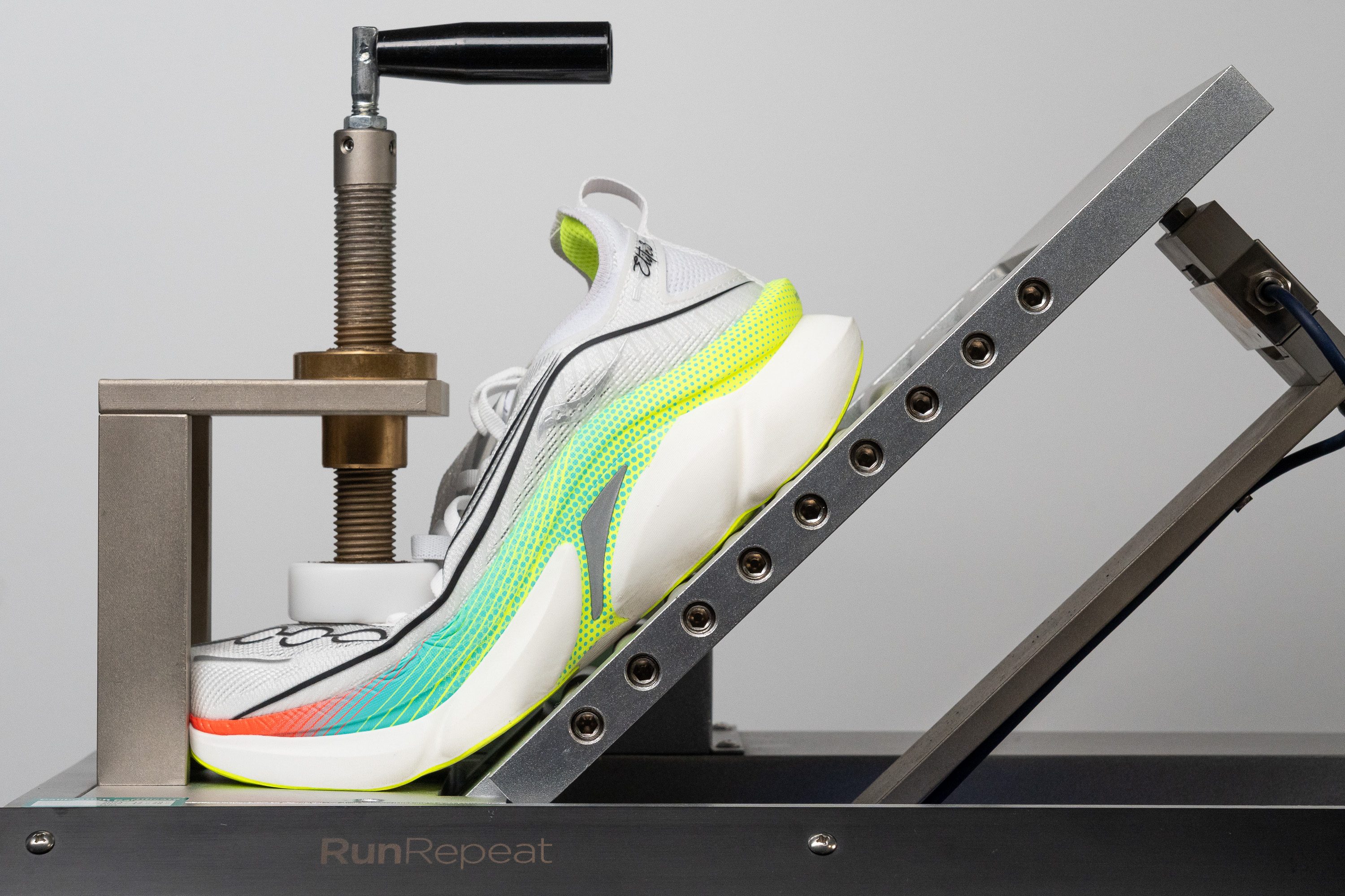 Saucony Endorphin Elite 3 Flexibility / Stiffness