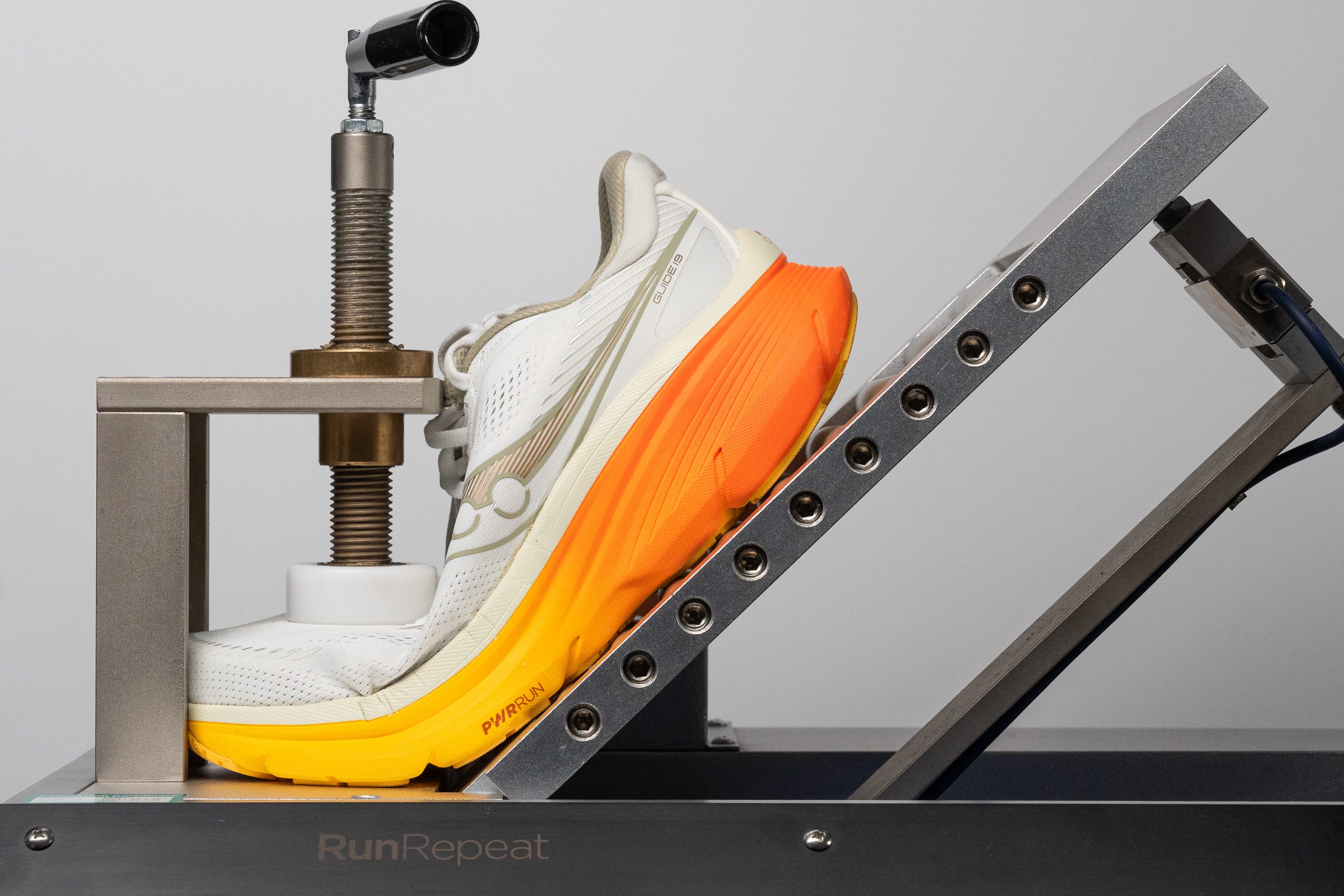 Saucony Guide 19 Flexibility / Stiffness