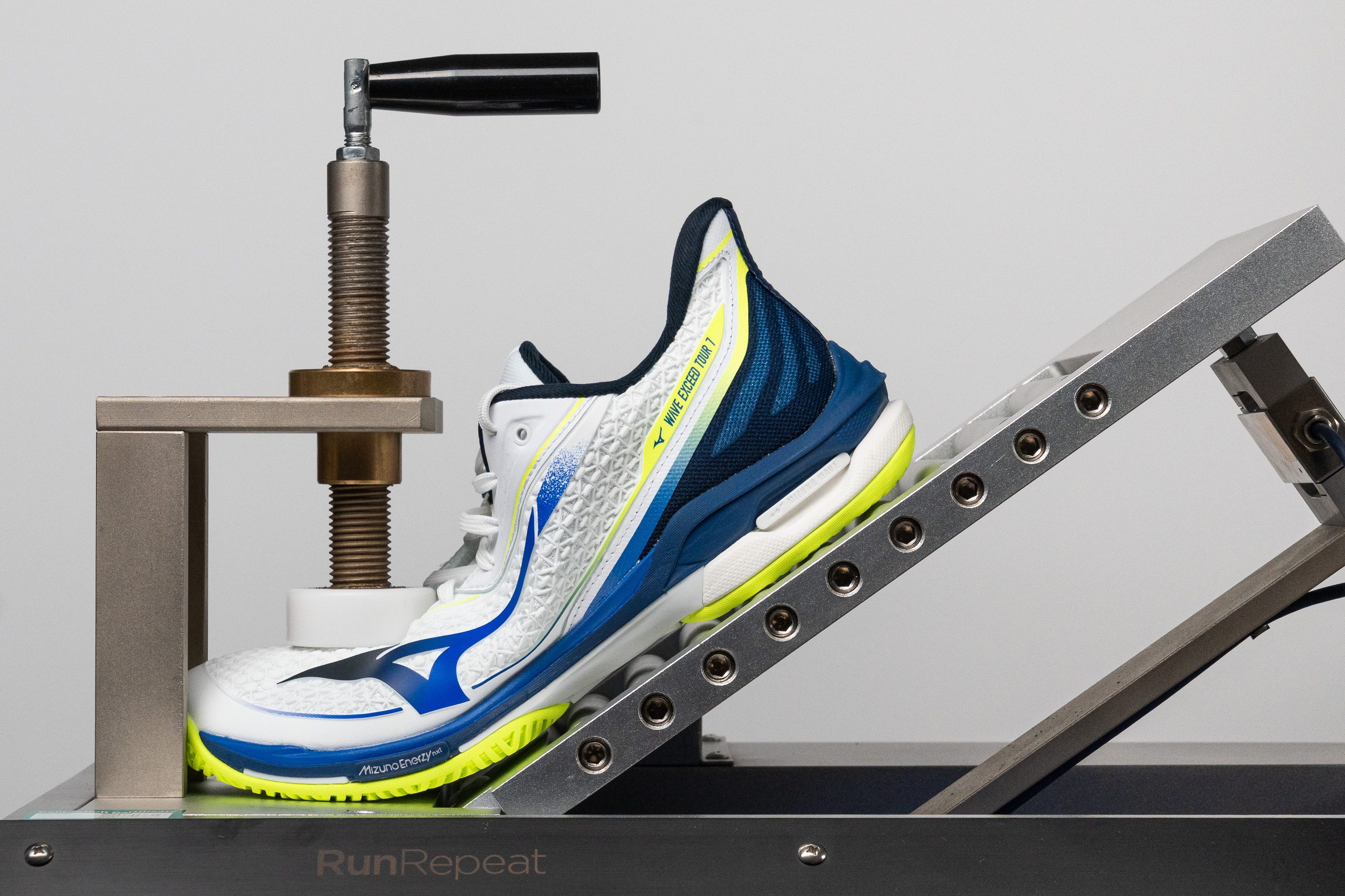 Mizuno Wave Exceed Tour 7 Flexibility / Stiffness