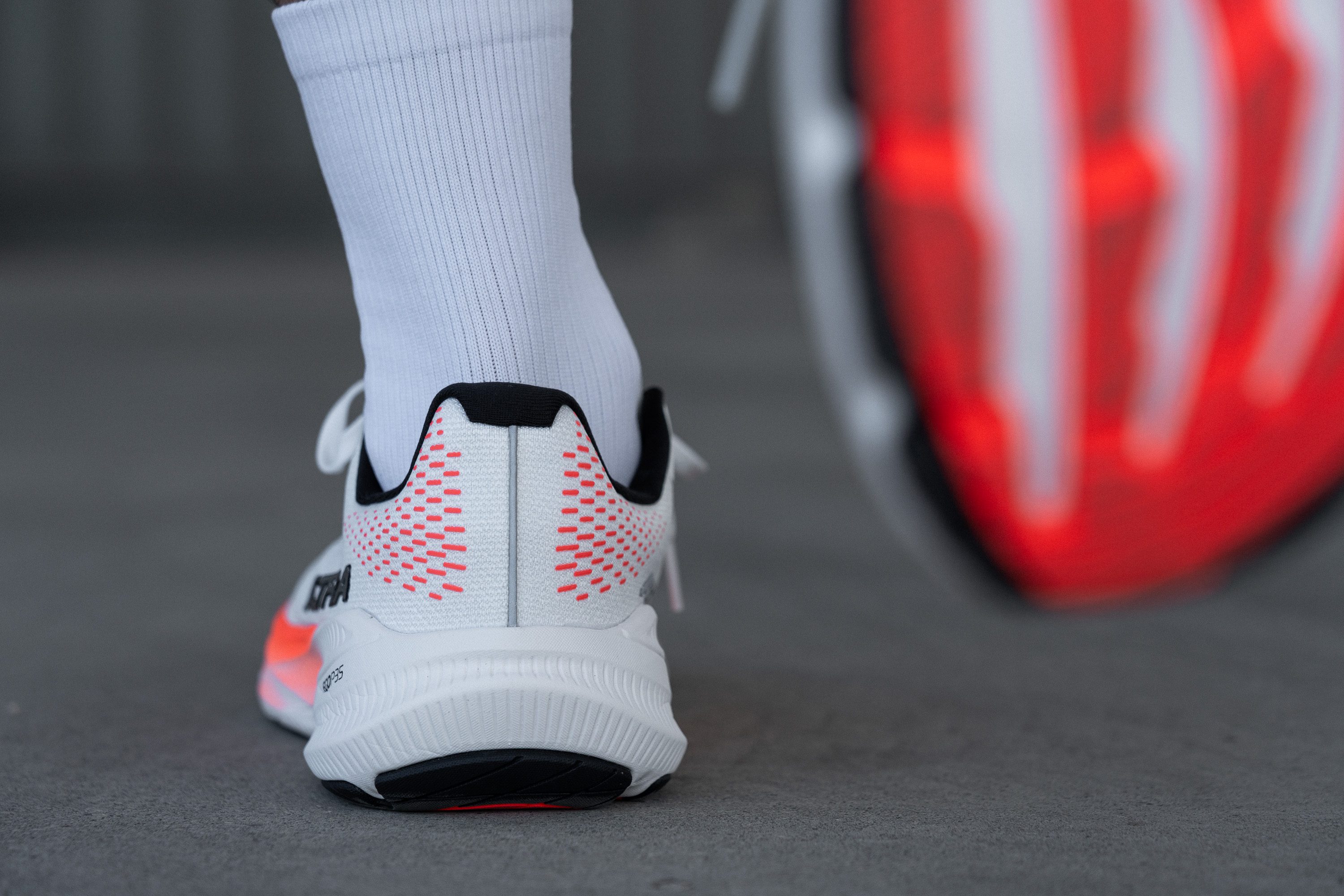 Altra Experience Flow 3 Heel tab