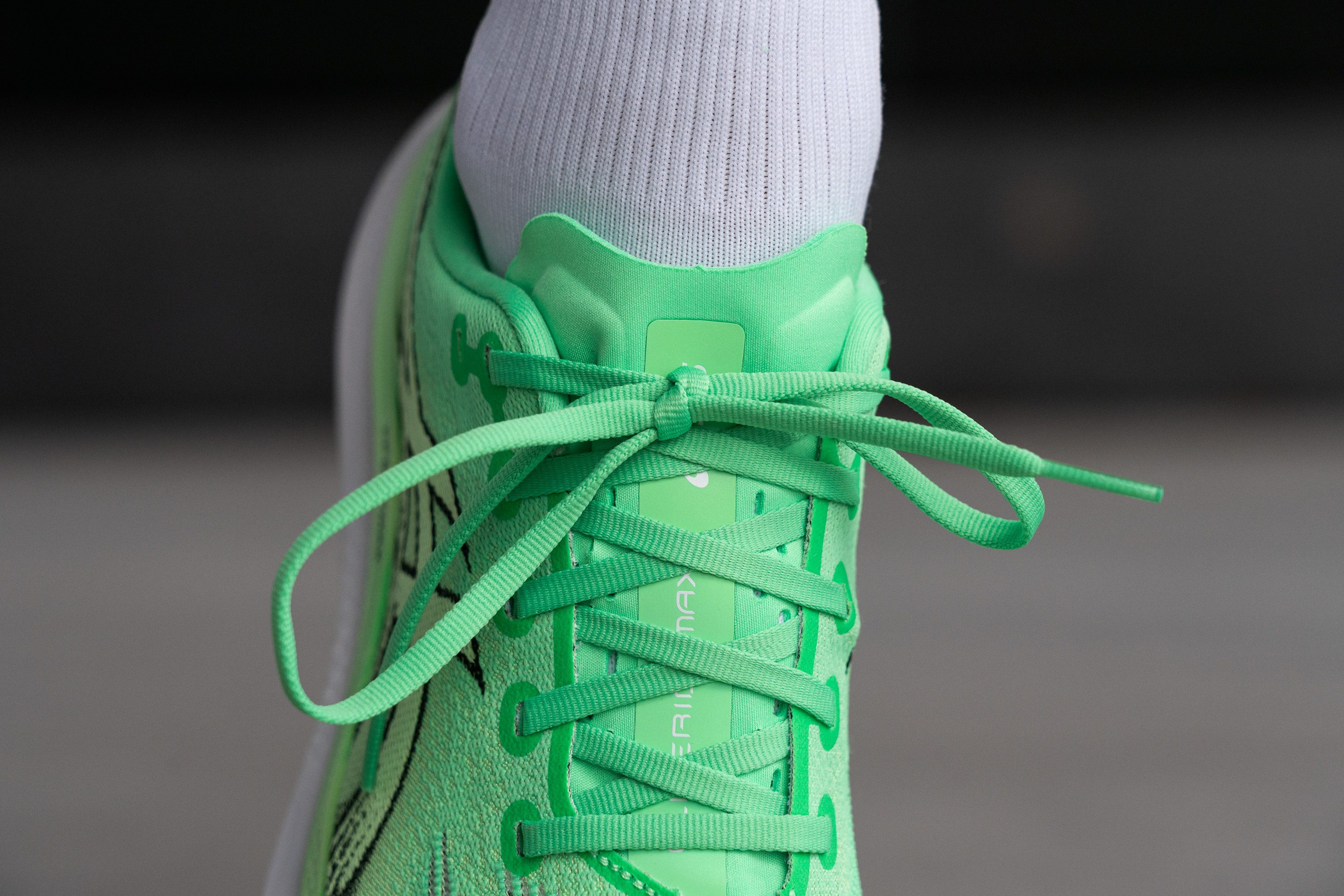 ASICS Glideride Max 2 laces