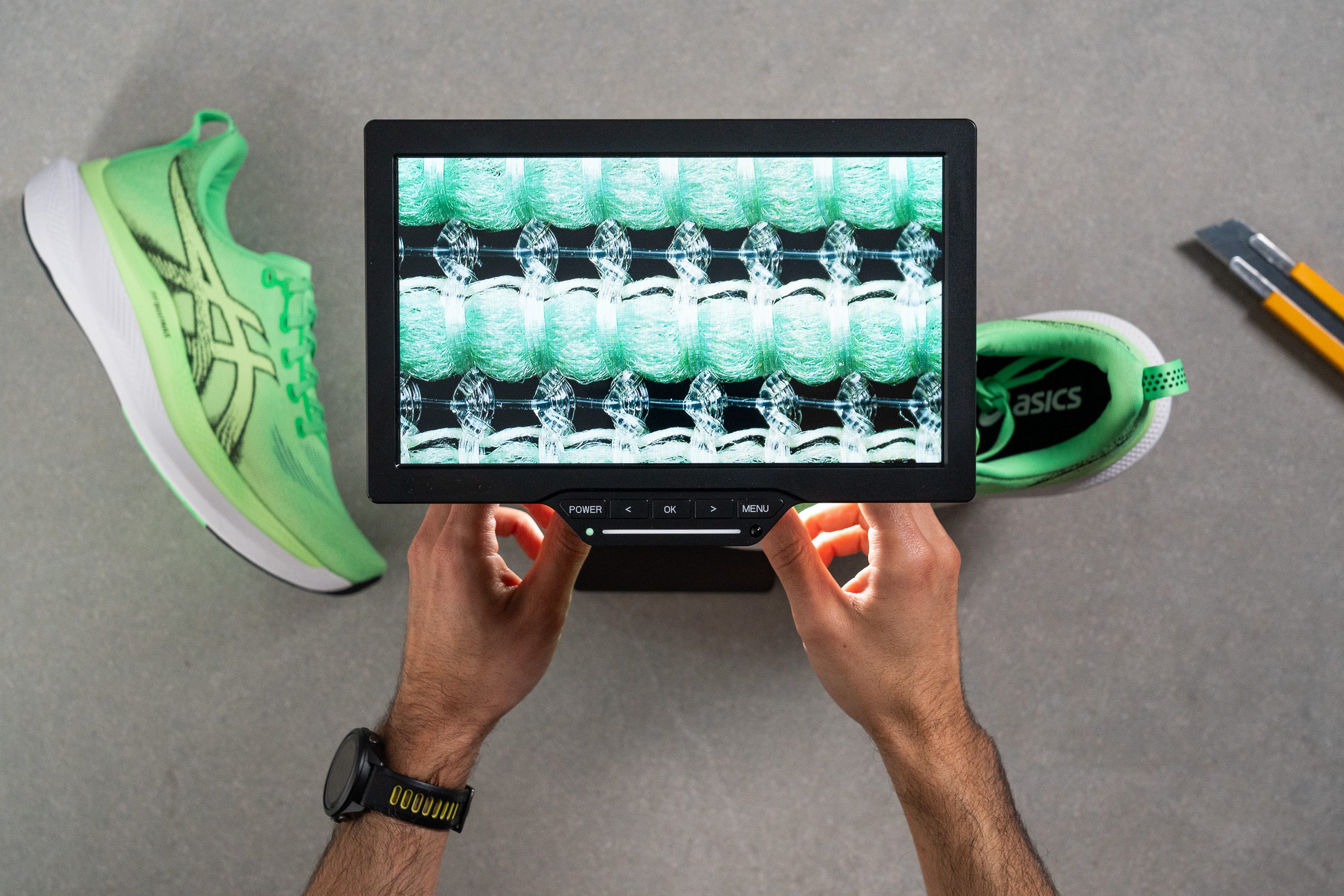 ASICS Glideride Max 2 microscope