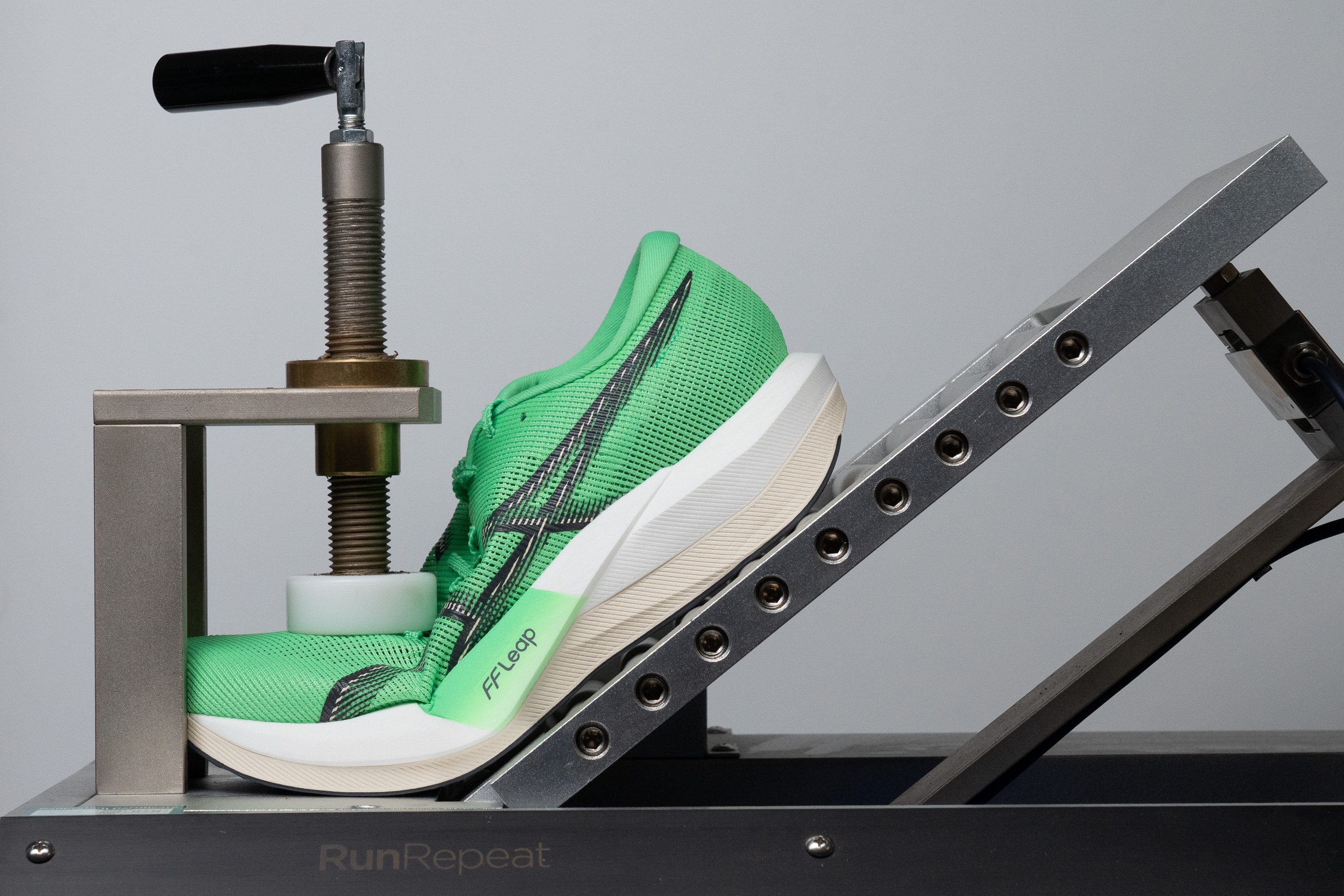 ASICS Magic Speed 5 Flexibility / Stiffness