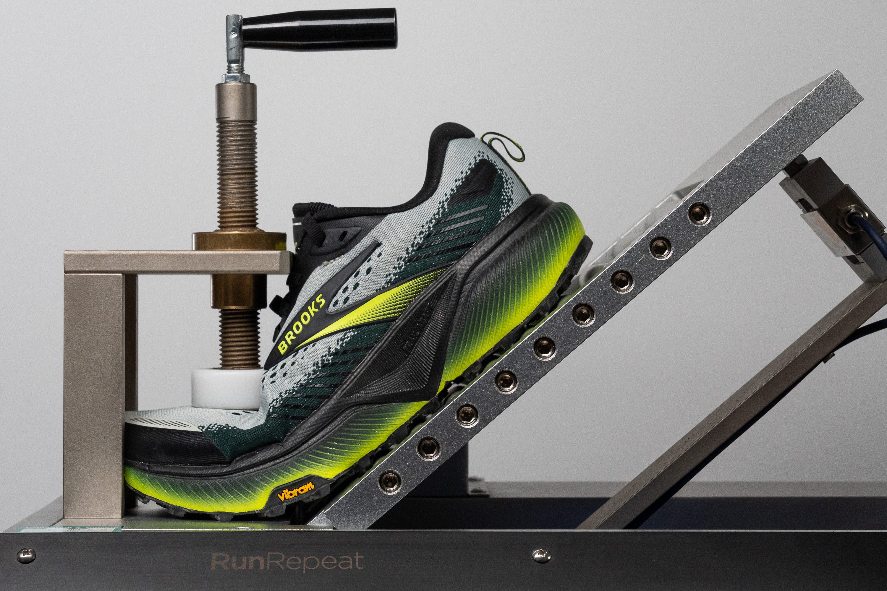Brooks Cascadia 20 Flexibility / Stiffness